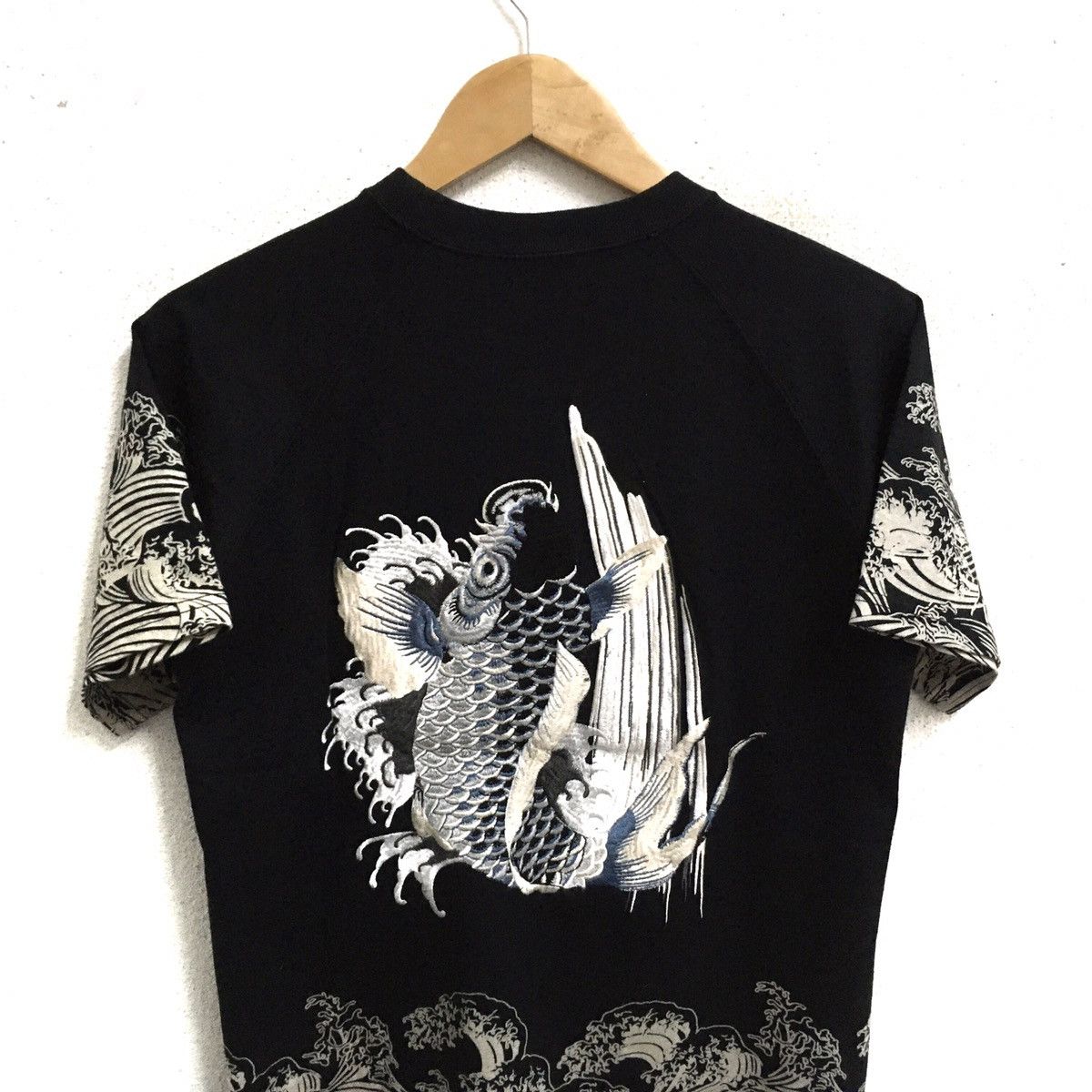 Japanese Brand SUKAJAN KOI FISH EMBROIDERED JAPANESE TRADITIONAL T-SHIRT Size US S / EU 44-46 / 1 - 3 Thumbnail