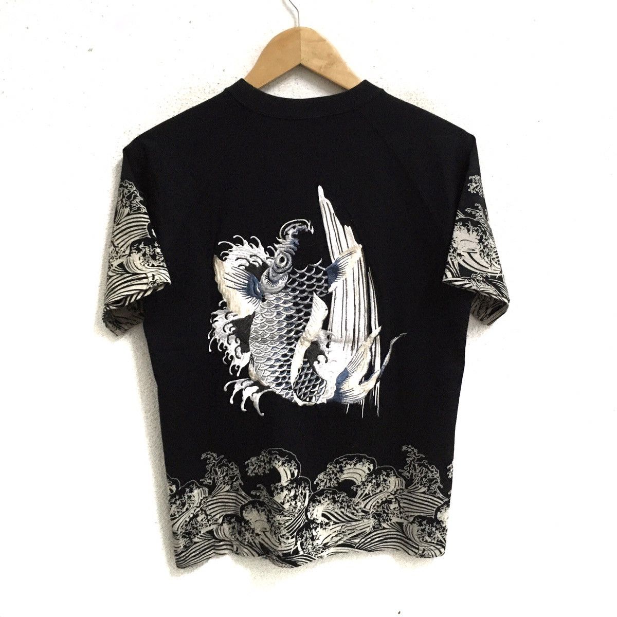 Japanese Brand SUKAJAN KOI FISH EMBROIDERED JAPANESE TRADITIONAL T-SHIRT Size US S / EU 44-46 / 1 - 1 Thumbnail