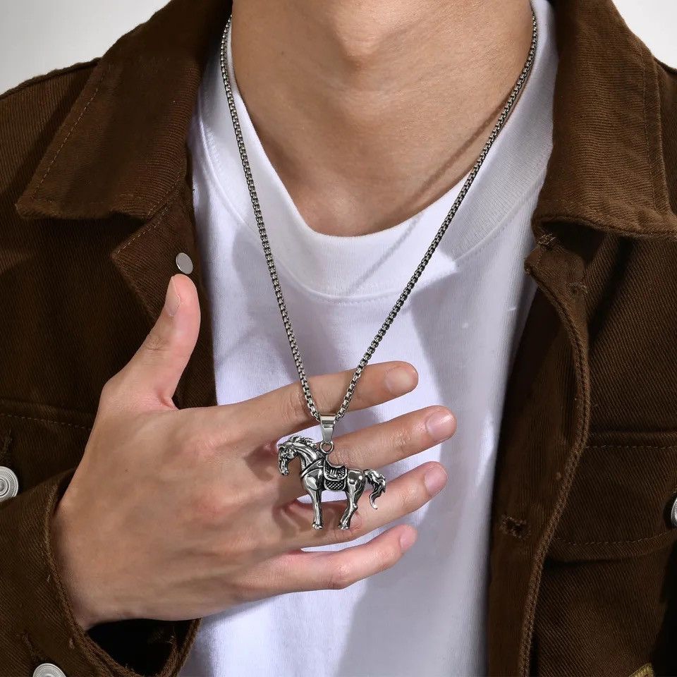 Jewelry Horse Racing Lucky Pendant Necklaces Size ONE SIZE - 3 Thumbnail