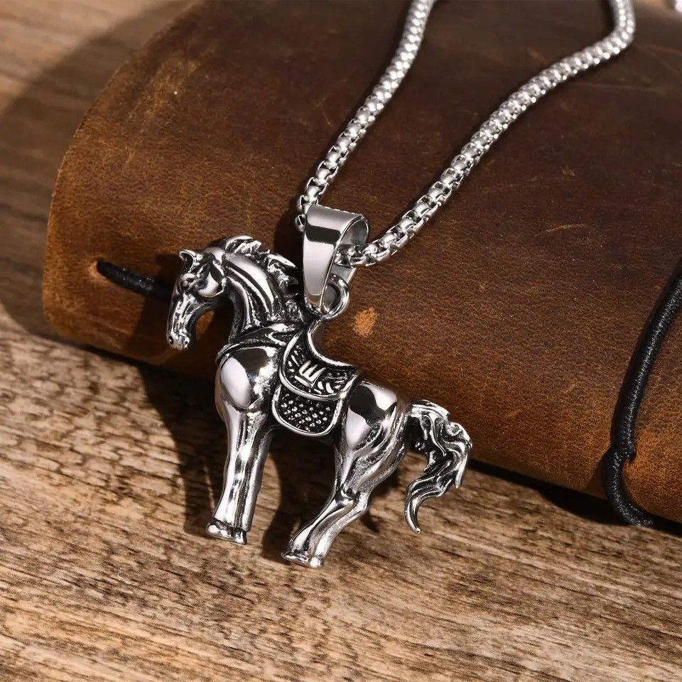 Jewelry Horse Racing Lucky Pendant Necklaces Size ONE SIZE - 2 Thumbnail