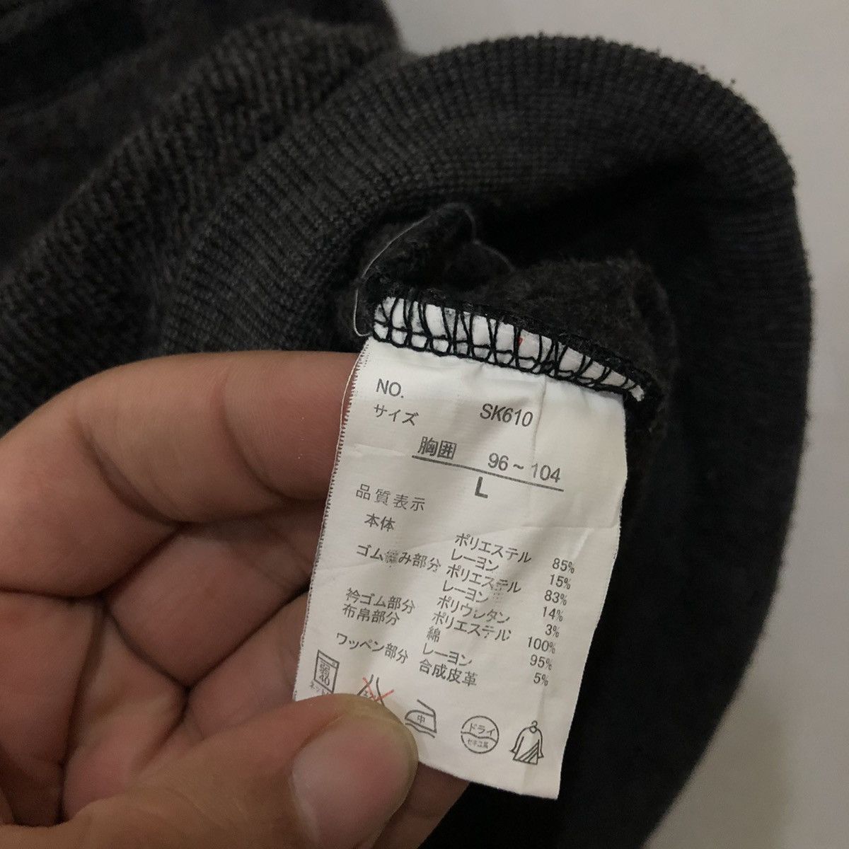 Japanese Brand Vintage Claudio Valentino Sweatshirt Size US L / EU 52-54 / 3 - 8 Thumbnail