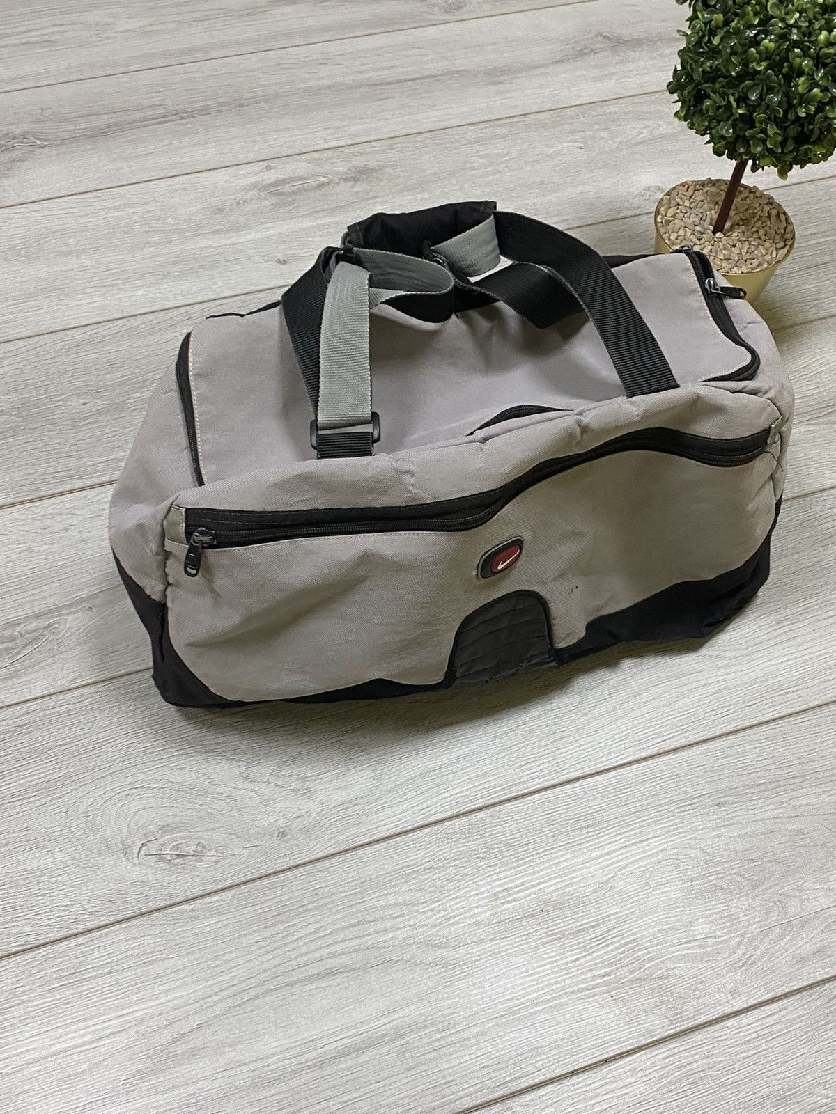 Nike Nike vintage 90s sport handle bag small swoosh logo Size ONE SIZE - 4 Thumbnail