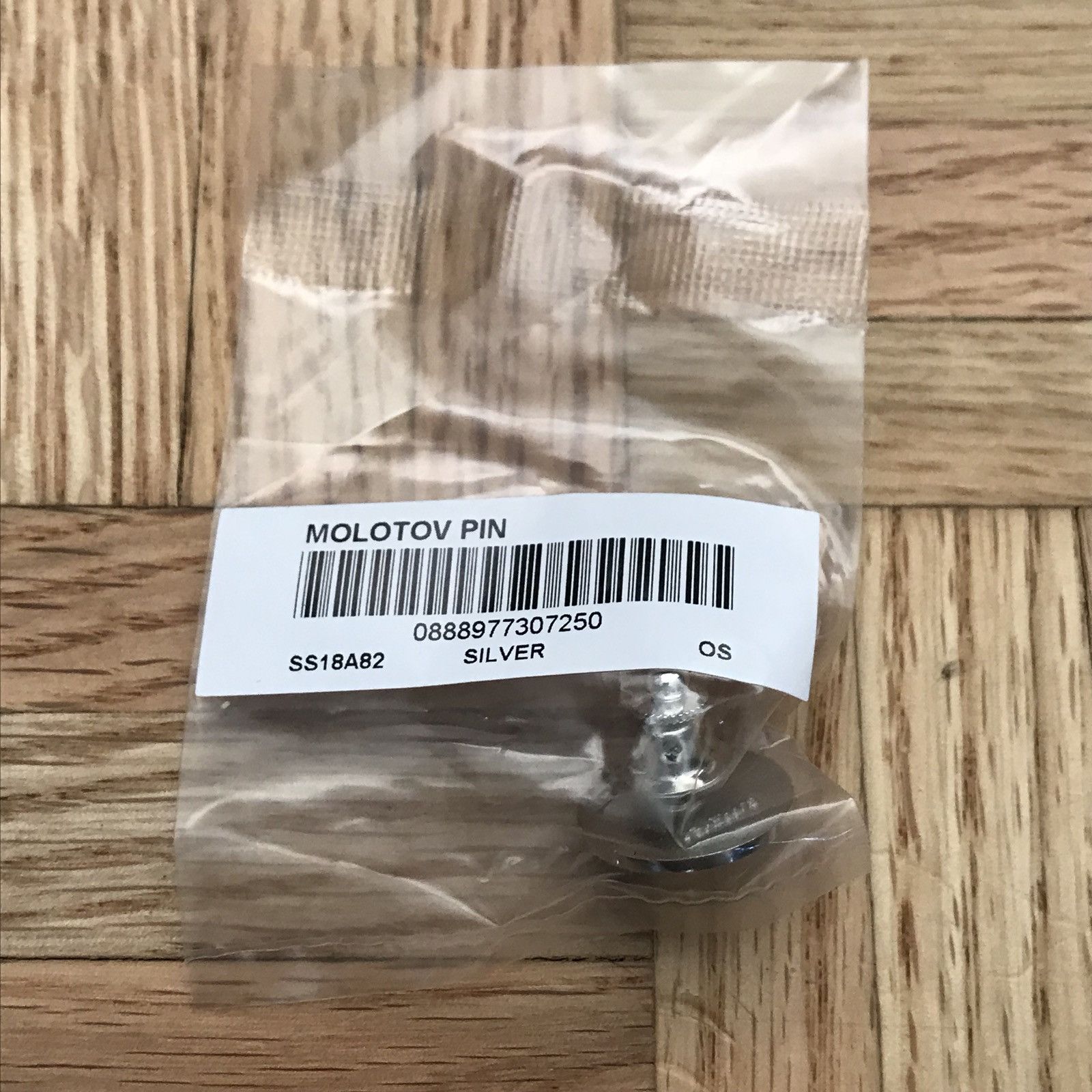 Supreme Supreme Molotov Pin Size ONE SIZE - 2 Thumbnail