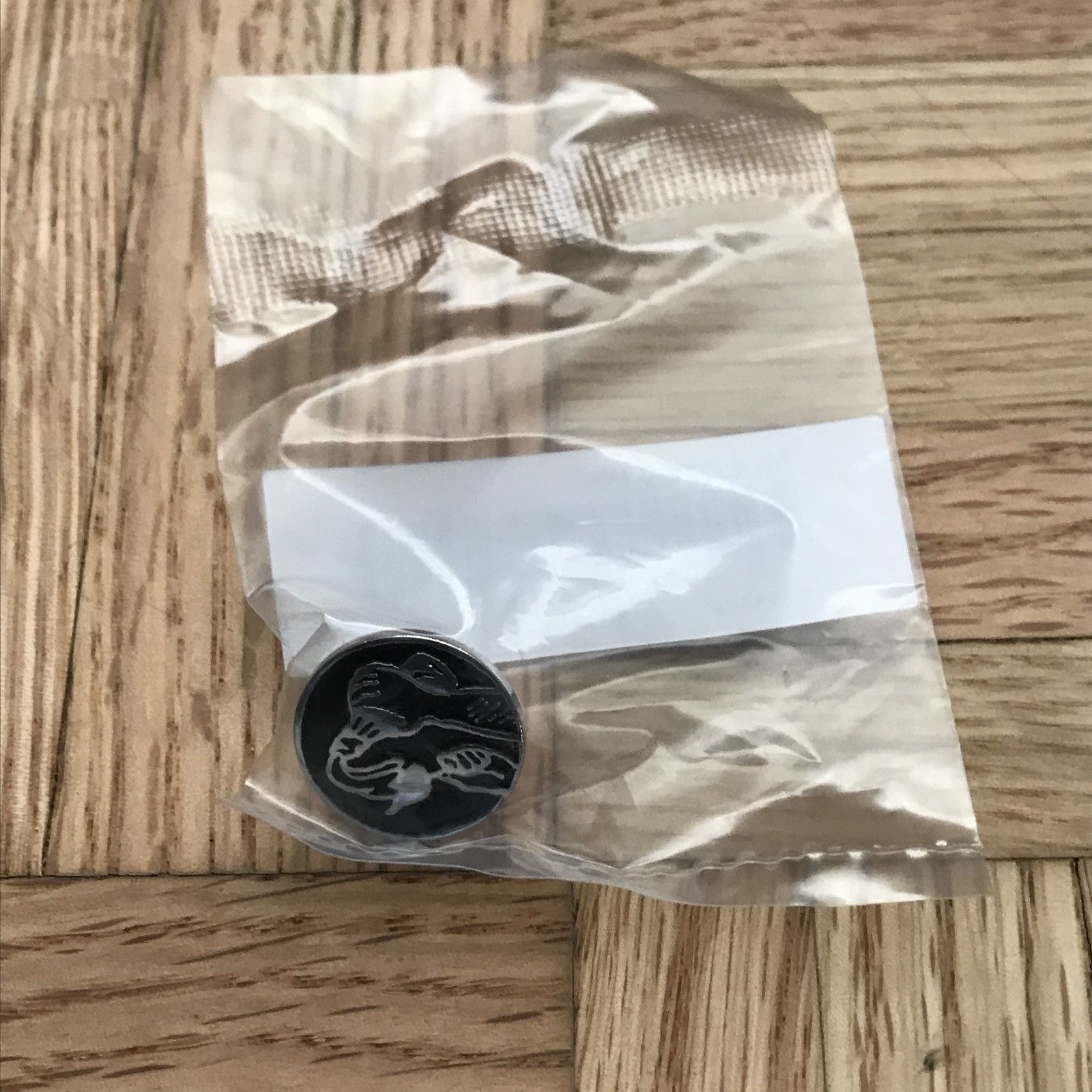Supreme Supreme Molotov Pin Size ONE SIZE - 1 Thumbnail