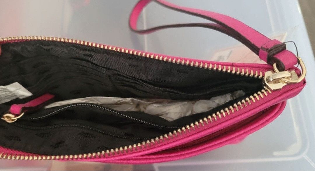 Juicy Couture NWT Juicy Couture Pink Gold Beauty Cosmetic Bag Wristlet Size ONE SIZE - 3 Thumbnail