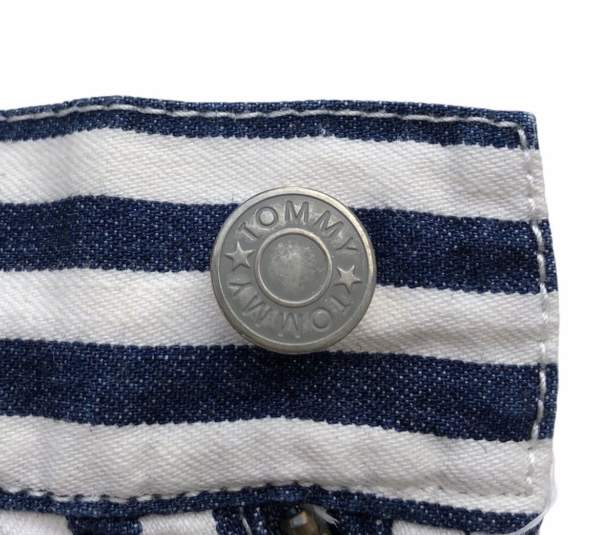Tommy Hilfiger Tommy Striped Big Spell Out Short Pants Size US 35 - 10 Thumbnail