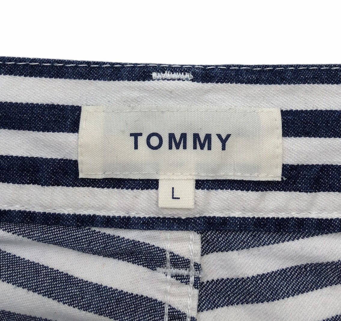 Tommy Hilfiger Tommy Striped Big Spell Out Short Pants Size US 35 - 11 Thumbnail