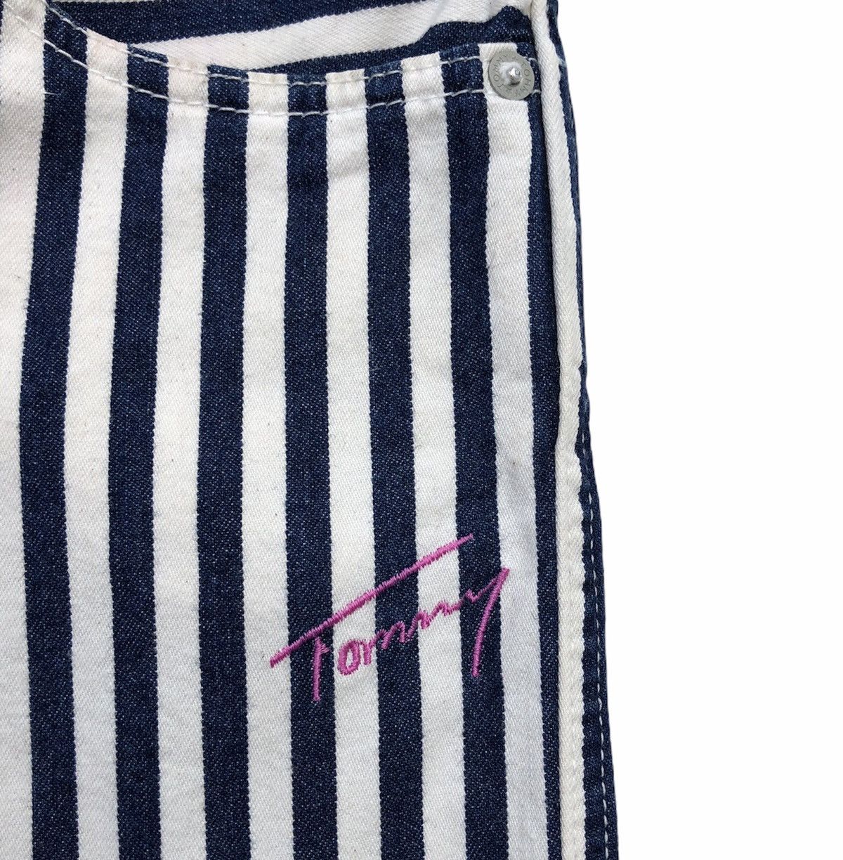 Tommy Hilfiger Tommy Striped Big Spell Out Short Pants Size US 35 - 9 Thumbnail