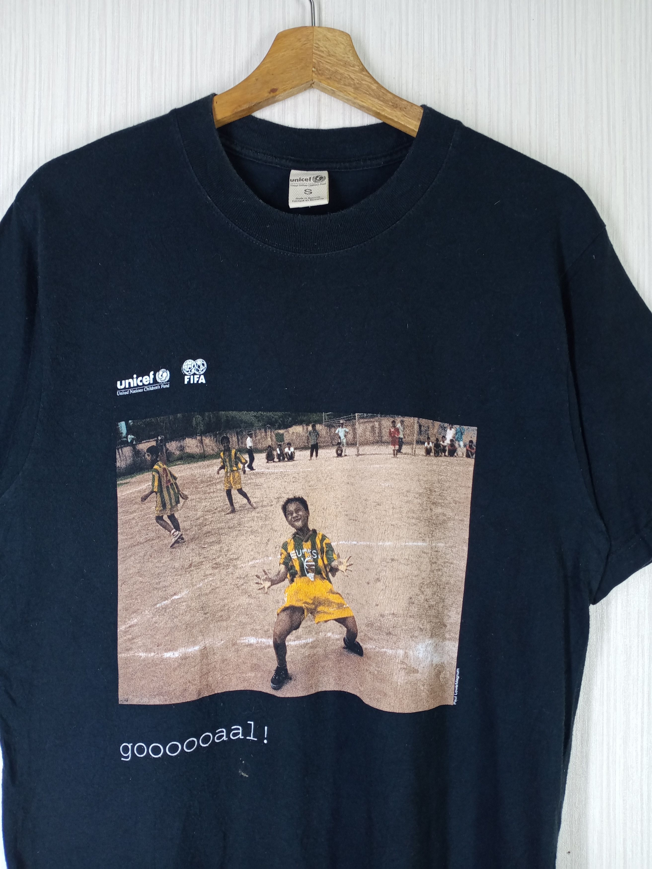 Vintage Very Rare Vintage Unicef X FIFA Collaboration Tshirt Size US M / EU 48-50 / 2 - 1 Thumbnail