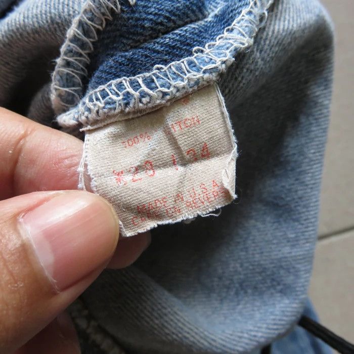 Levi's × Vintage Vintage 80's Levi's Light Wash Distressed Jeans Size US 26 / EU 42 - 10 Thumbnail