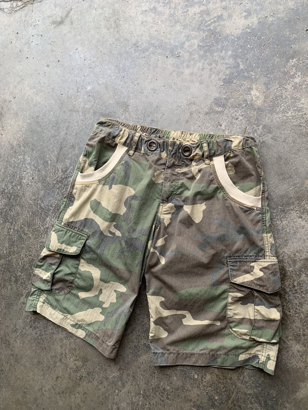 Vintage Vintage Sun Faded Military Camo Shorts Size US 30 / EU 46 - 2 Thumbnail