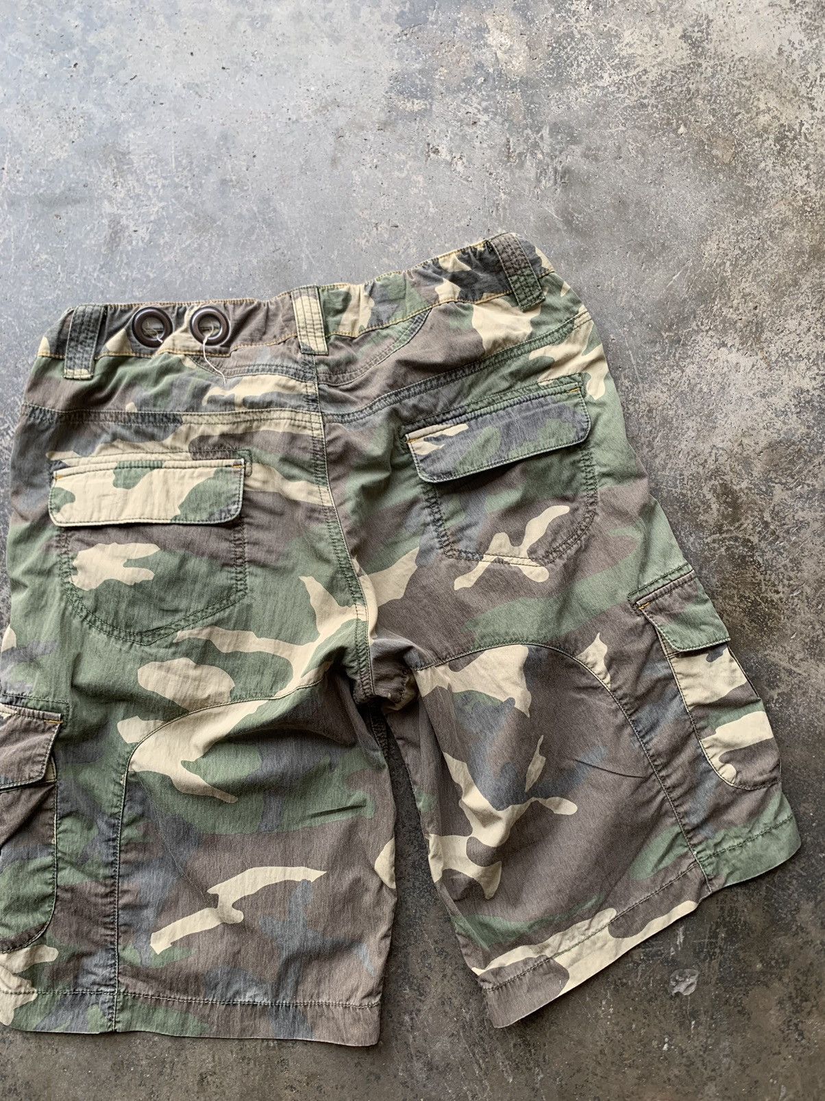 Vintage Vintage Sun Faded Military Camo Shorts Size US 30 / EU 46 - 8 Thumbnail