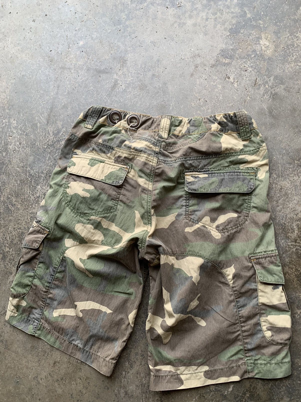 Vintage Vintage Sun Faded Military Camo Shorts Size US 30 / EU 46 - 7 Thumbnail