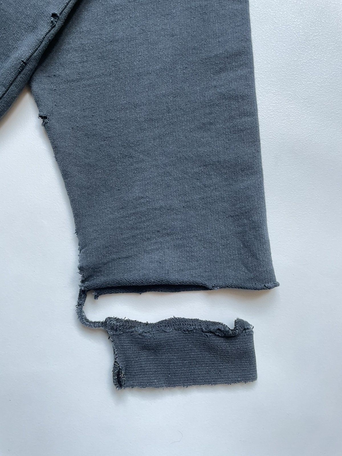Raf Simons A/W 02 ‘Virginia Creeper’ Distressed Sweatshirt Size US M / EU 48-50 / 2 - 12 Thumbnail