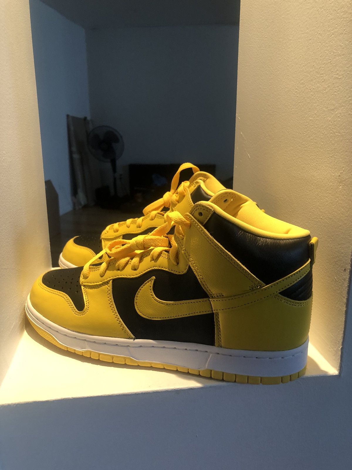 Nike Dunk Hi Varsity Maize Size US 9 / EU 42 - 1 Thumbnail