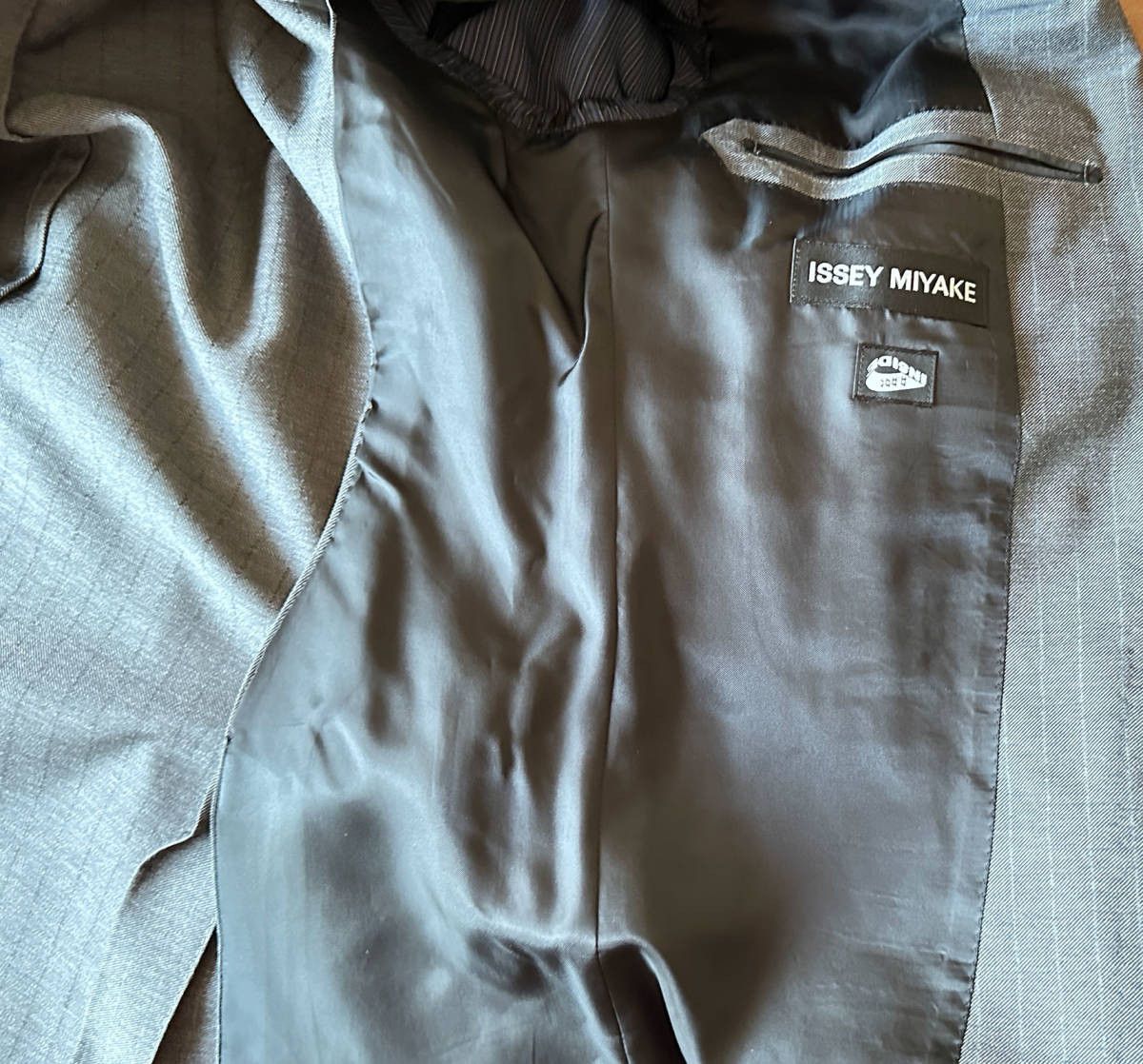 Issey Miyake Issey Miyake Dark Grey Pinstripe Suit Size 40R - 7 Thumbnail