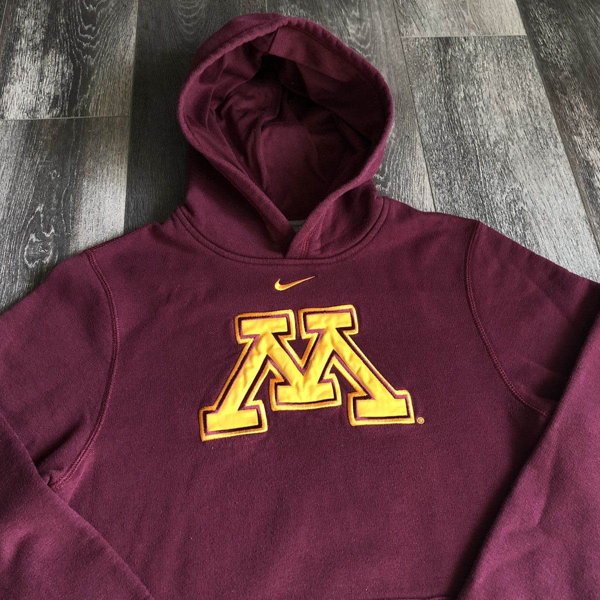 Nike Vintage 00s Nike Minnesota Twin Cities Center Swoosh Hoodie Size US S / EU 44-46 / 1 - 1 Thumbnail
