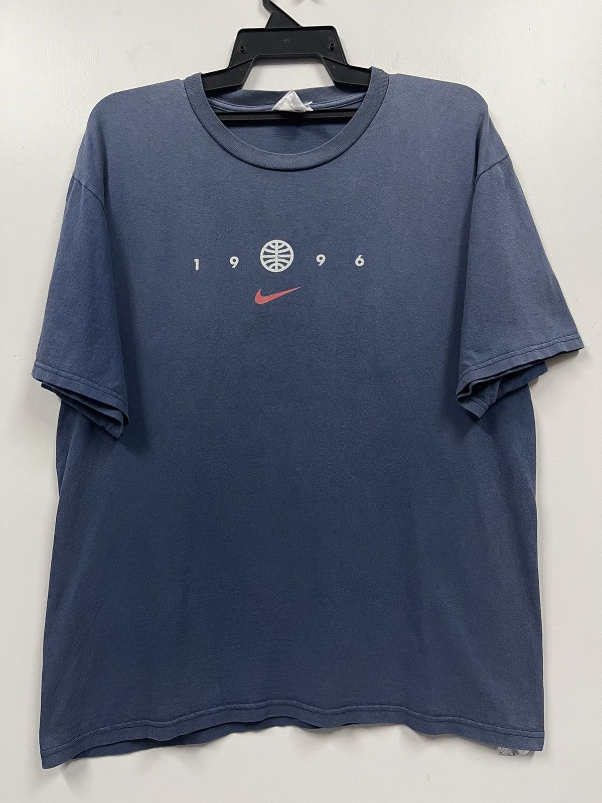 Nike × Vintage Vintage 1996 Nike Court Big Logo Faded Tshirt 90s Size US L / EU 52-54 / 3 - 3 Thumbnail