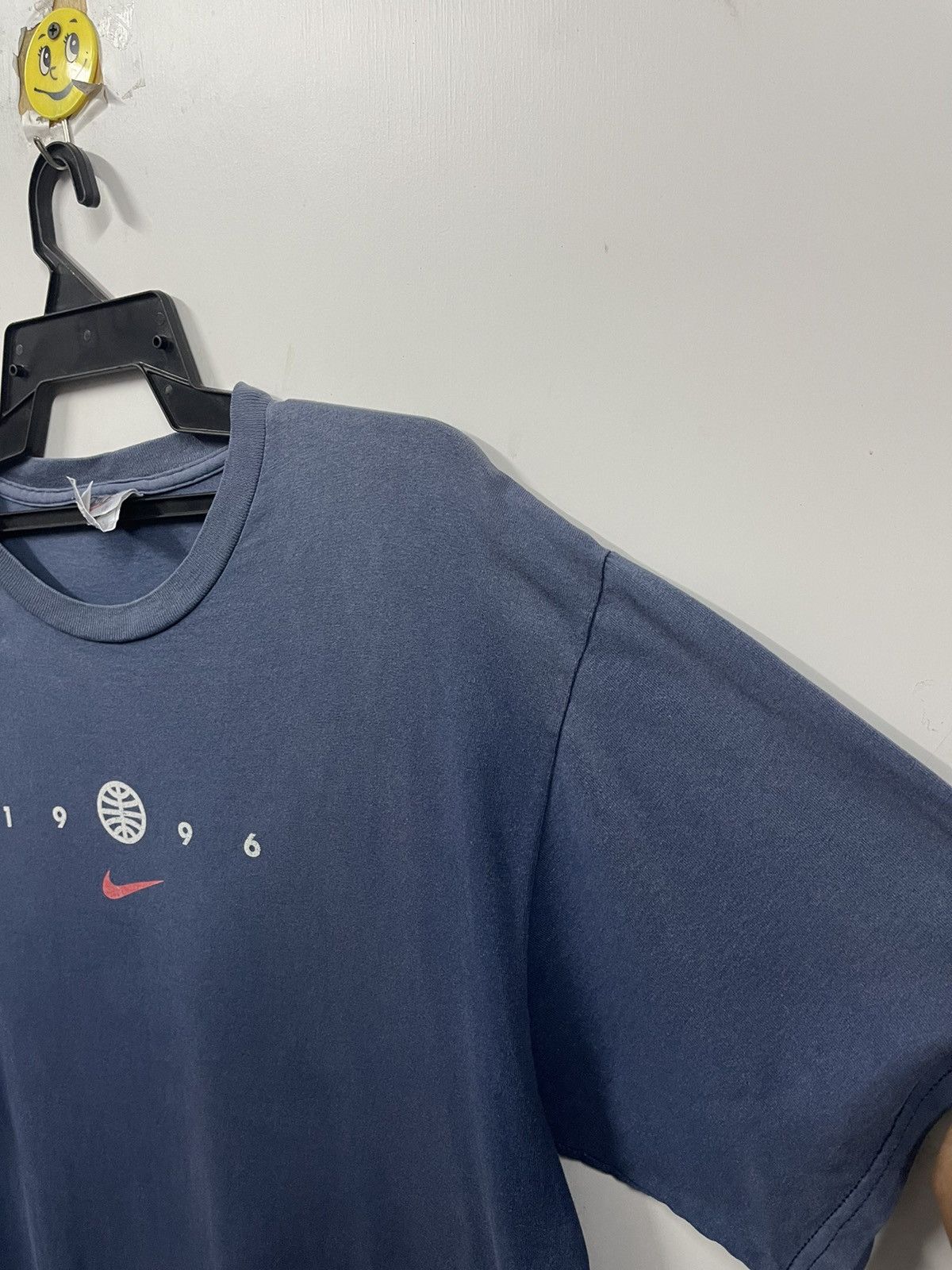 Nike × Vintage Vintage 1996 Nike Court Big Logo Faded Tshirt 90s Size US L / EU 52-54 / 3 - 10 Thumbnail