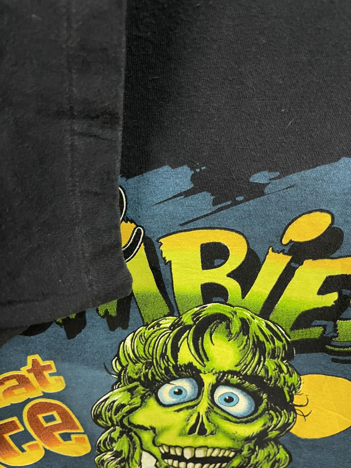 Expert Horror Vintage 1994 The Zombies That Ate Halloween Horror T Shirt Size US XL / EU 56 / 4 - 10 Thumbnail