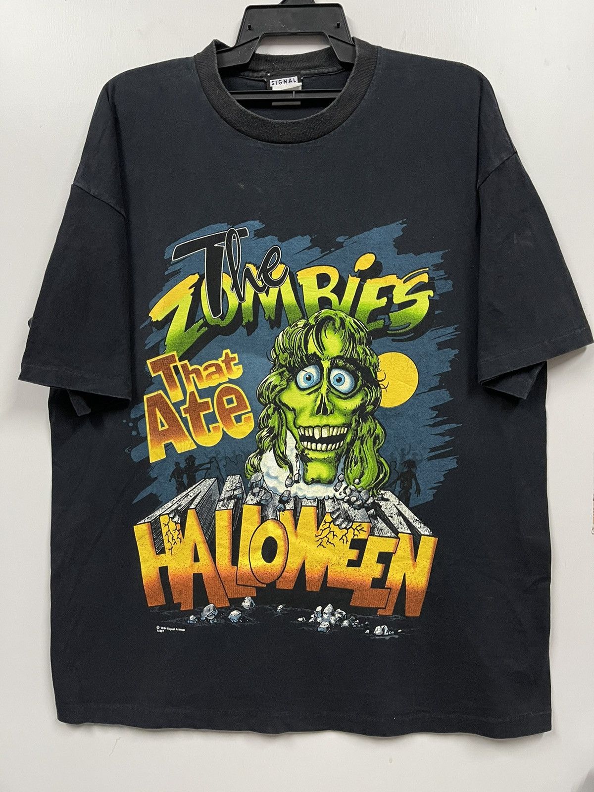 Expert Horror Vintage 1994 The Zombies That Ate Halloween Horror T Shirt Size US XL / EU 56 / 4 - 1 Thumbnail