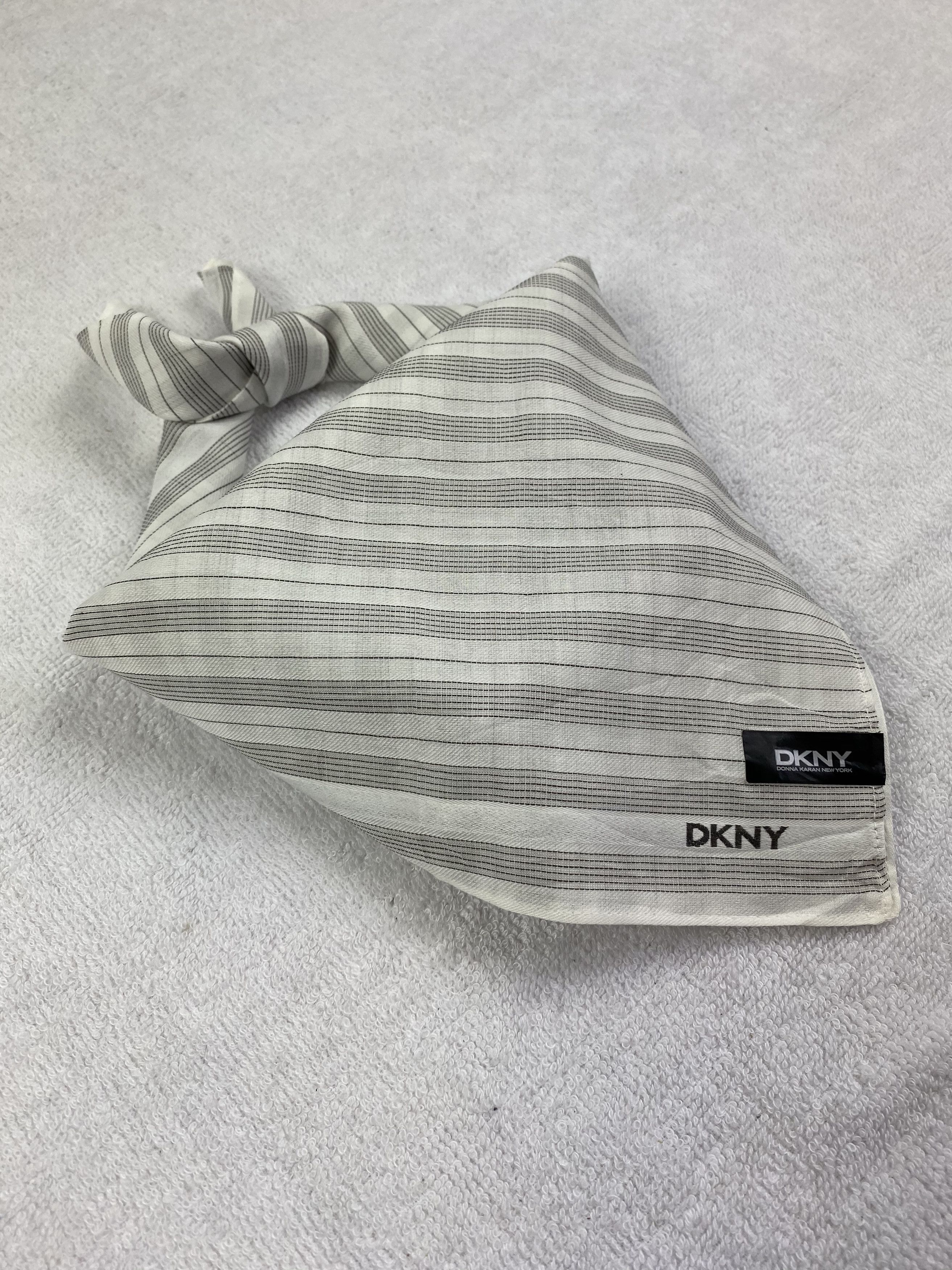 DKNY × Vintage DKNY Handkerchief / Bandana / Neckerchief Size ONE SIZE - 1 Thumbnail