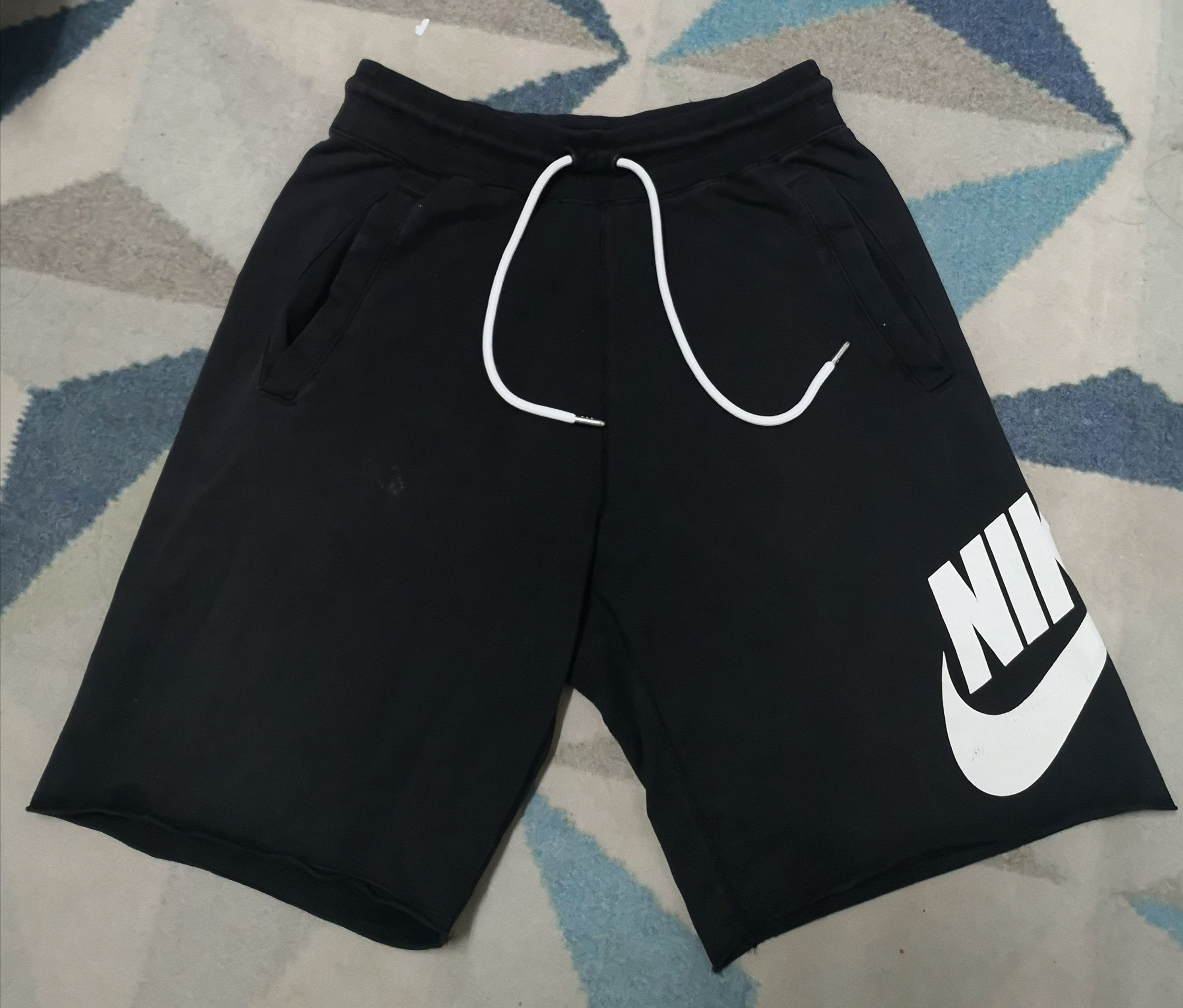 Nike Nike big logo shorts Size US 28 / EU 44 - 4 Thumbnail