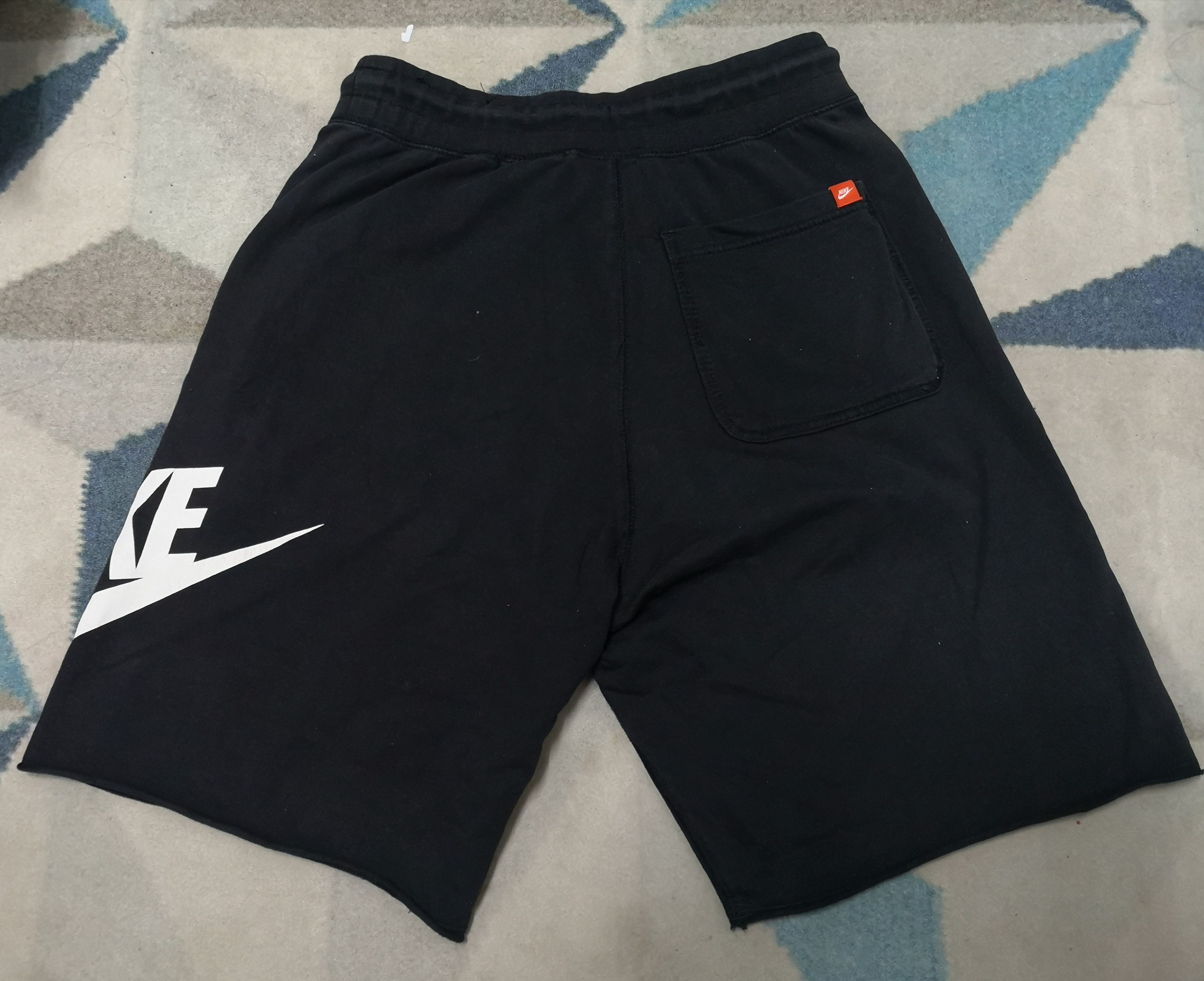 Nike Nike big logo shorts Size US 28 / EU 44 - 3 Thumbnail