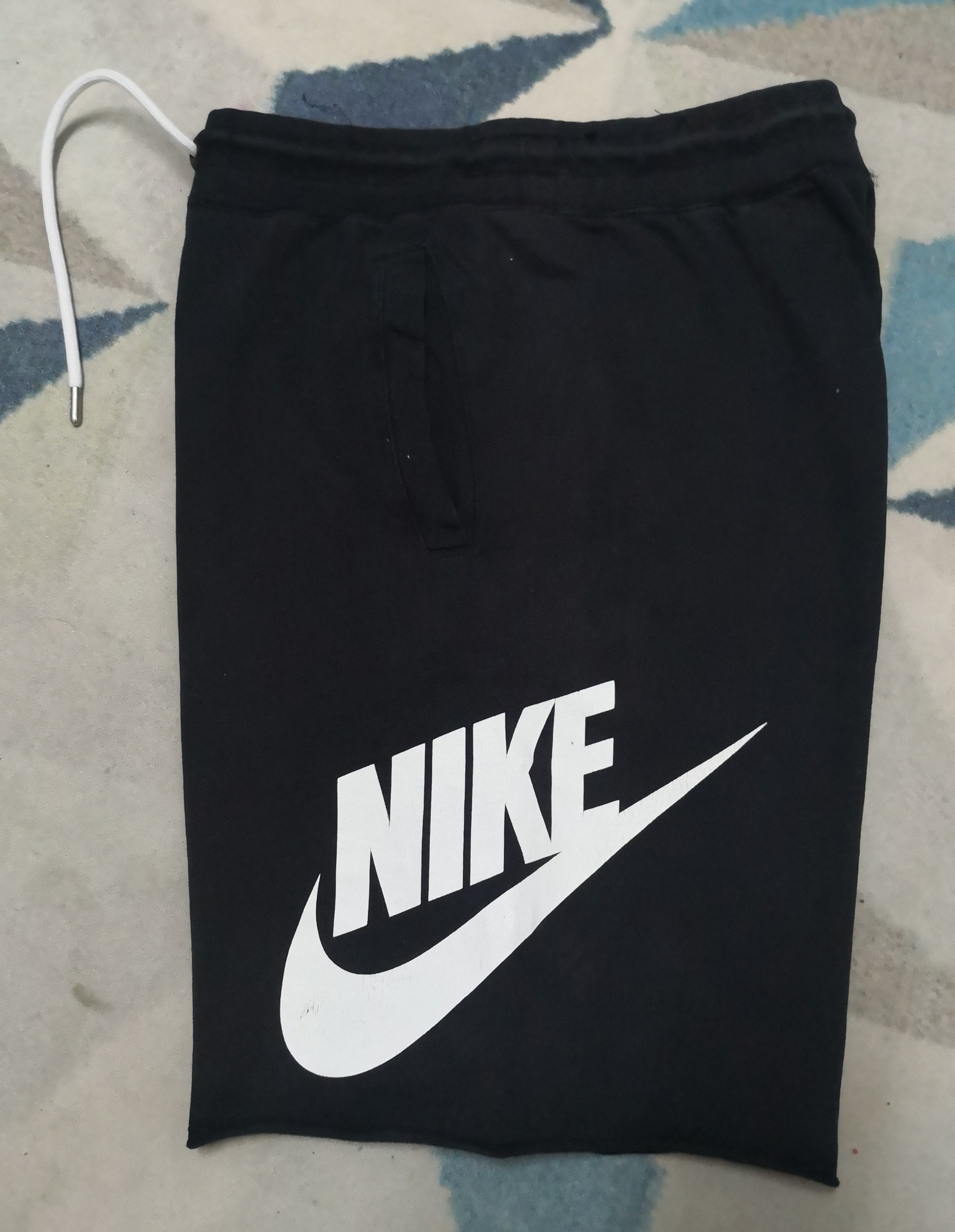Nike Nike big logo shorts Size US 28 / EU 44 - 1 Thumbnail