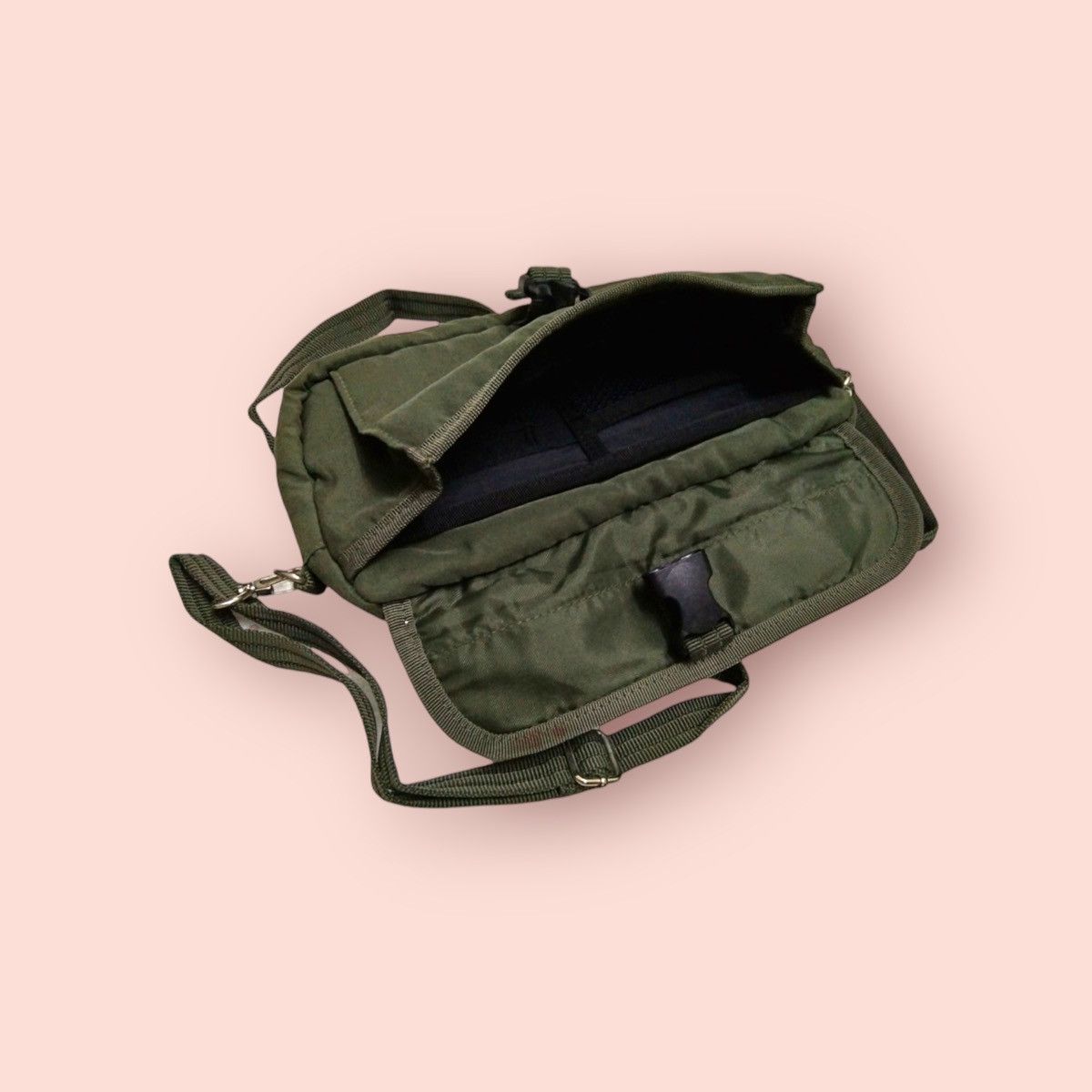 Japanese Brand × Uniqlo UNIQLO 3 WAY UTILITY TRAVEL POUCH/BODYBAG/ WAISTBAG Size ONE SIZE - 14 Thumbnail