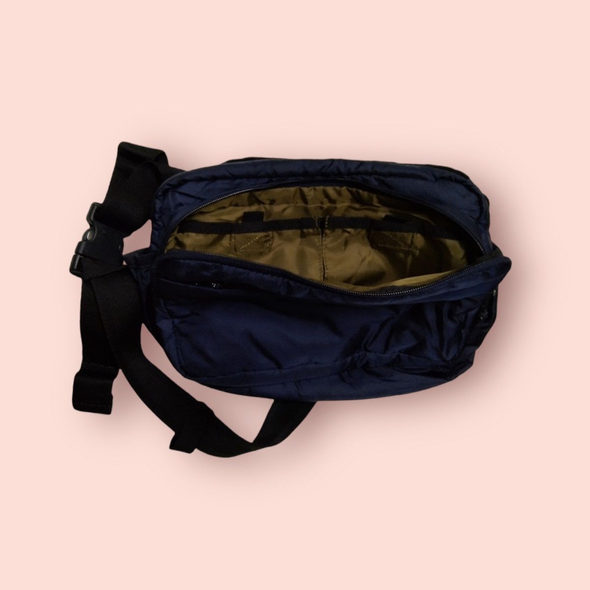 Japanese Brand × Jun Takahashi × Uniqlo UNIQLO BODYBAG LIMITED EDITION (BLACK) Size ONE SIZE - 8 Thumbnail