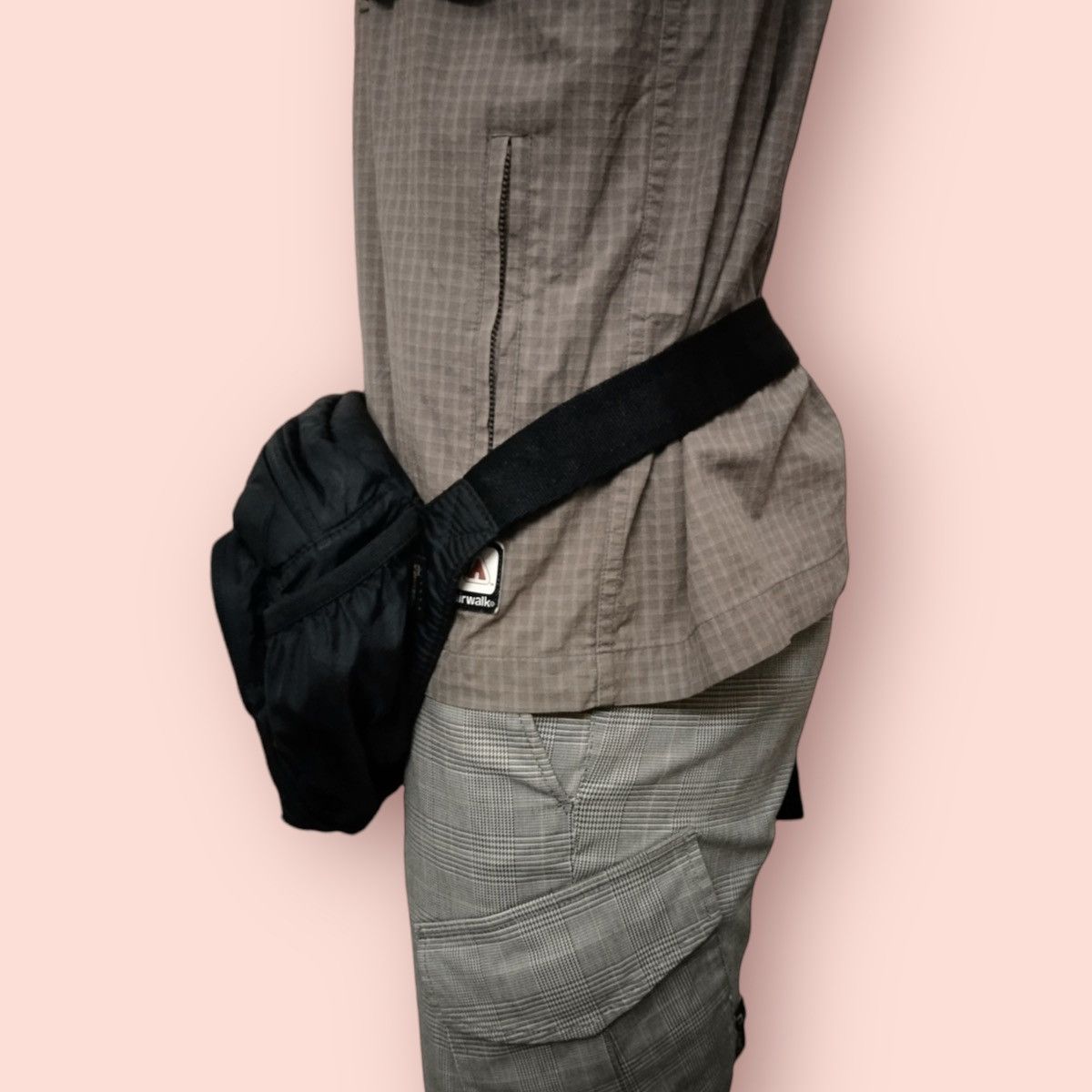 Japanese Brand × Jun Takahashi × Uniqlo UNIQLO BODYBAG LIMITED EDITION (BLACK) Size ONE SIZE - 18 Thumbnail
