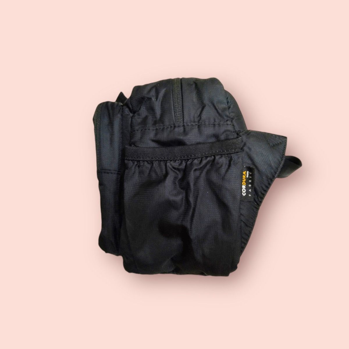 Japanese Brand × Jun Takahashi × Uniqlo UNIQLO BODYBAG LIMITED EDITION (BLACK) Size ONE SIZE - 6 Thumbnail