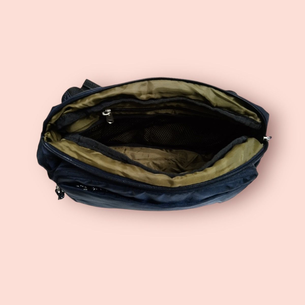 Japanese Brand × Jun Takahashi × Uniqlo UNIQLO BODYBAG LIMITED EDITION (BLACK) Size ONE SIZE - 9 Thumbnail