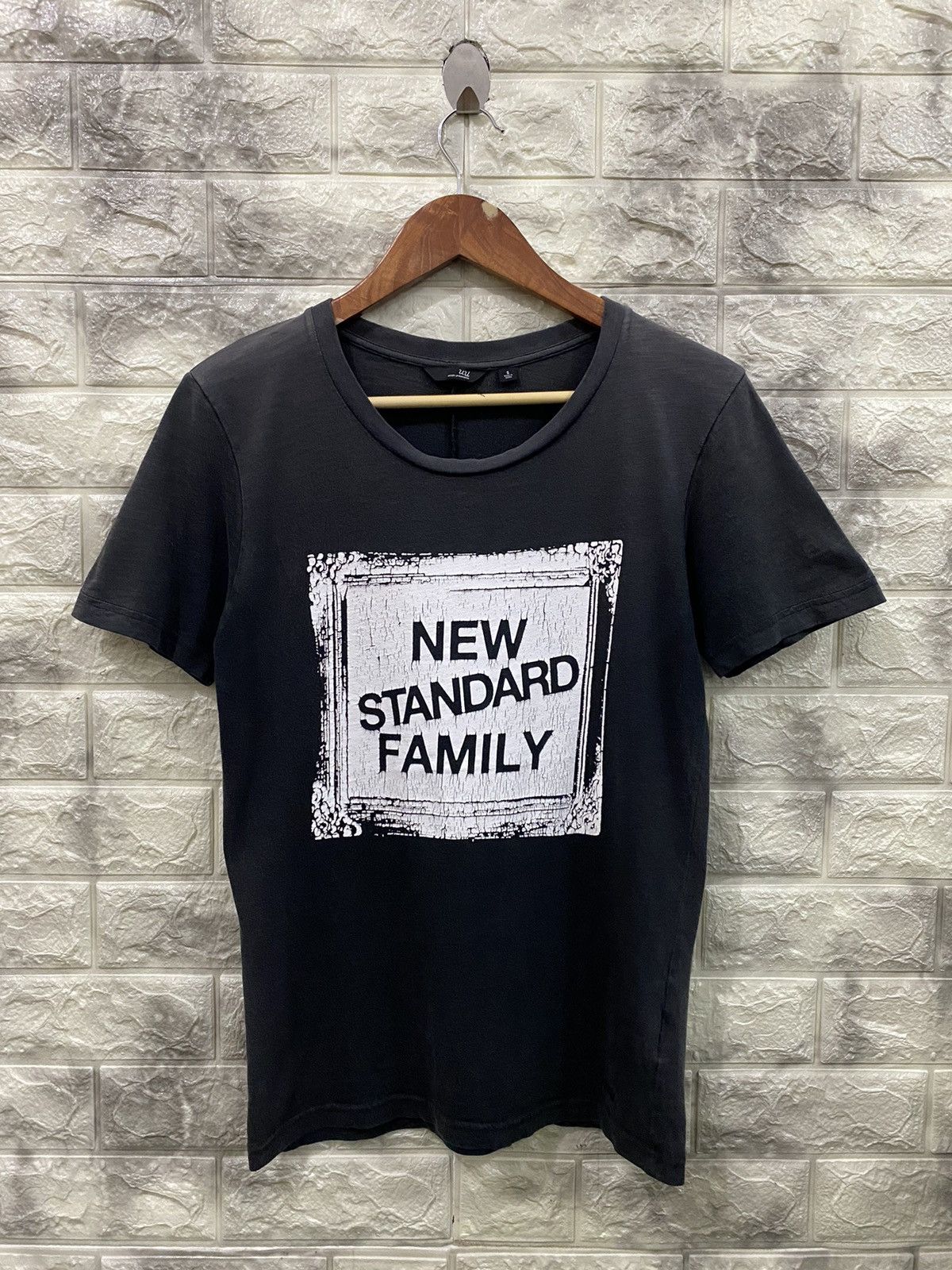Undercover × Uniqlo Uniqlo Undercover “New Standard Family” T-Shirt Size US S / EU 44-46 / 1 - 1 Thumbnail