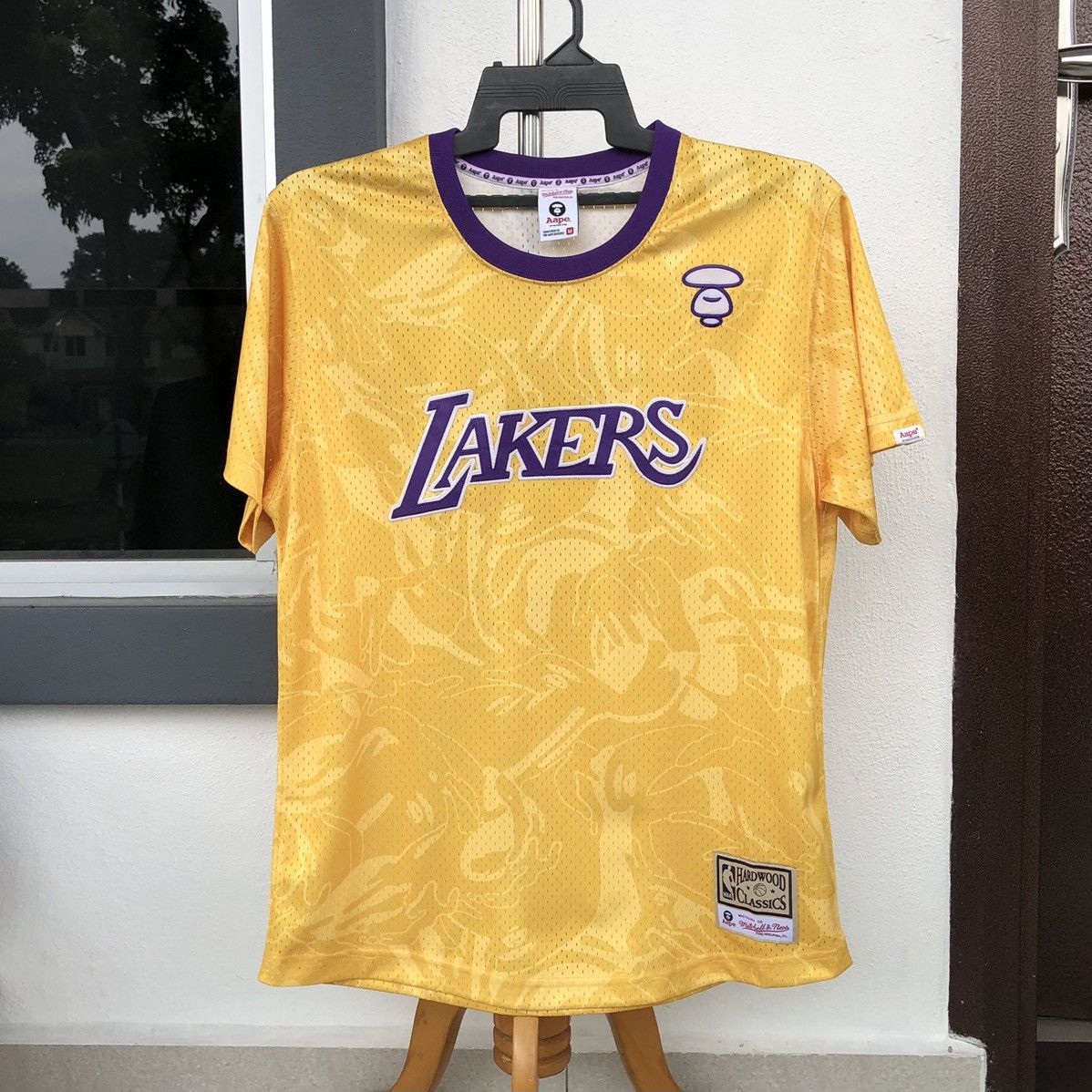Aape AAPE BY A BATHING APE X Mitchell&Ness NBA LAKERS Tee Size US M / EU 48-50 / 2 - 2 Thumbnail