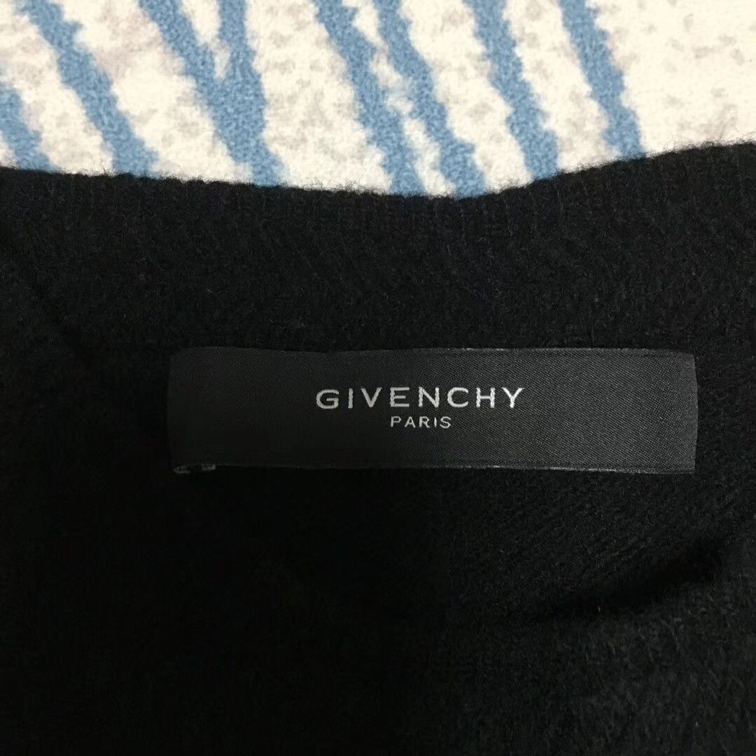Givenchy Givenchy Star Embroidered Sweater Size US M / EU 48-50 / 2 - 2 Thumbnail
