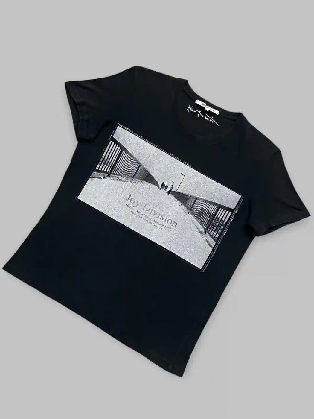 Museum Neu Joy Division photograph By Kevin Cummins Tshirt - Tops Museum Neu Joy Division photograph By Kevin Cummins Tshirt - Tops