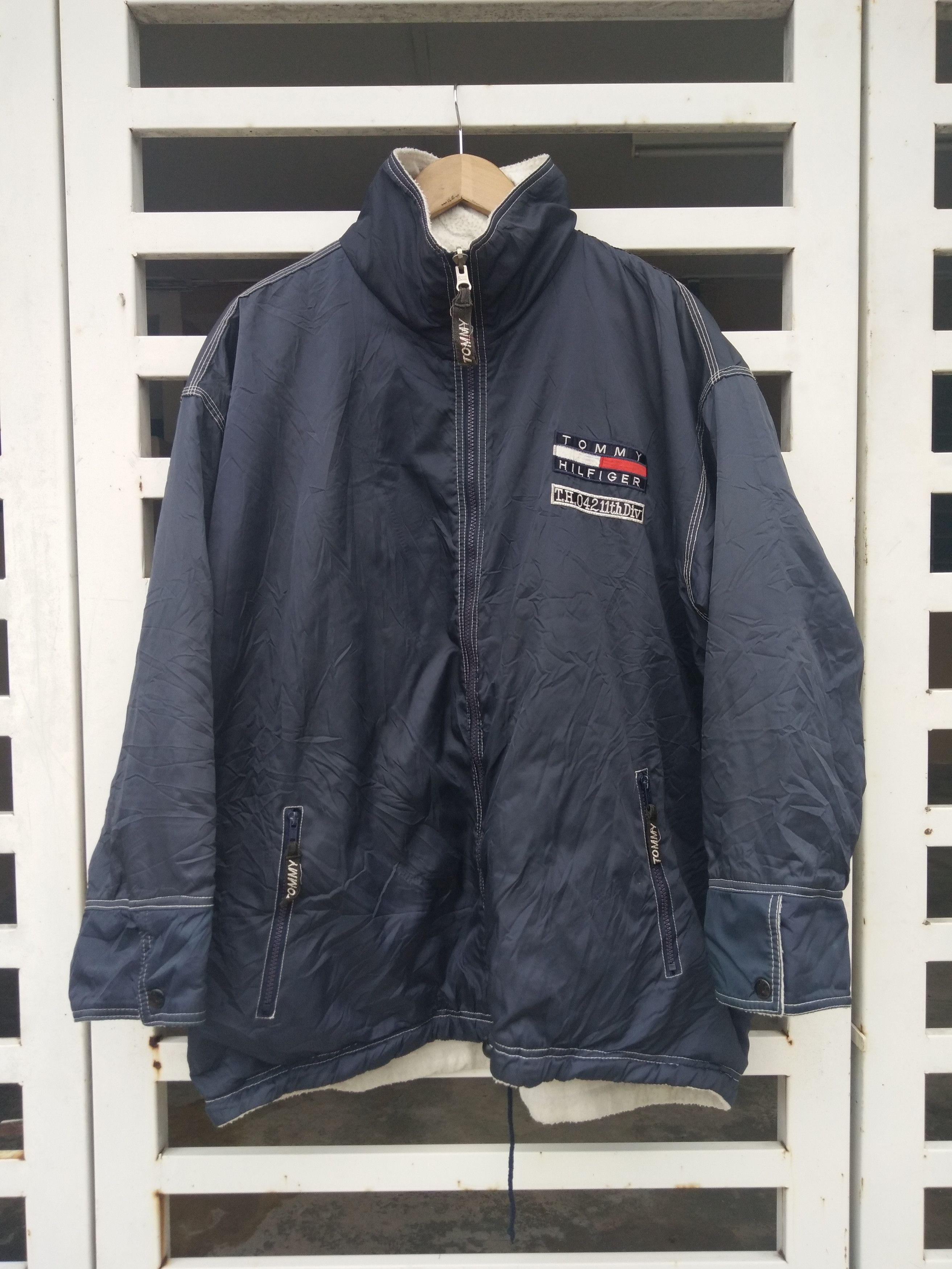 Tommy Hilfiger Tommy Hilfiger Men's Reversible Winter Jacket Christmas Eve Size US XL / EU 56 / 4 - 1 Thumbnail