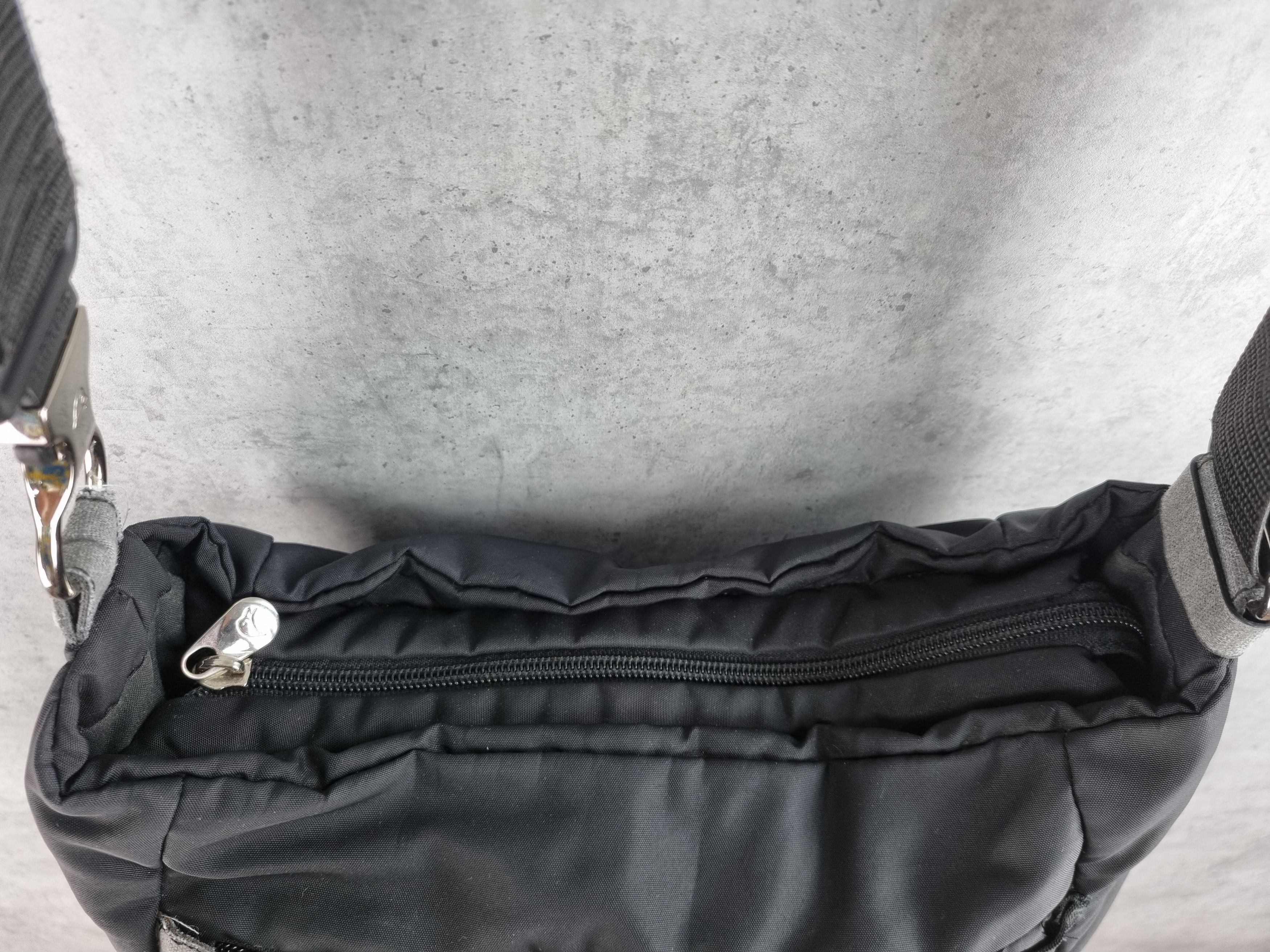 Mandarina Duck × Yohji Yamamoto Rare Nylon Mandarina Duck cross body Shoulder bag Size ONE SIZE - 10 Thumbnail
