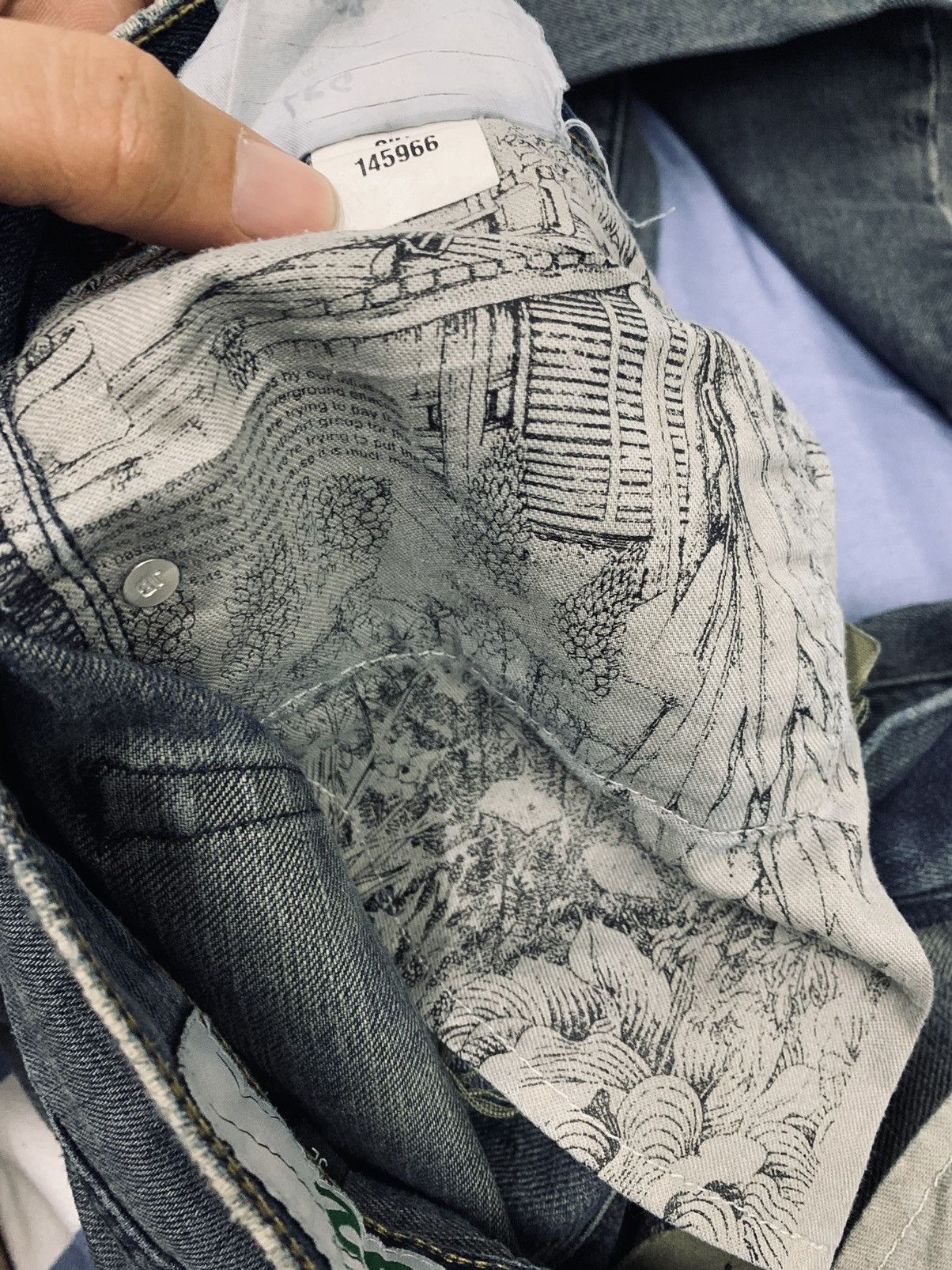 LRG Rare SAMPLE LRG Distressed Denim Size US 33 - 9 Thumbnail