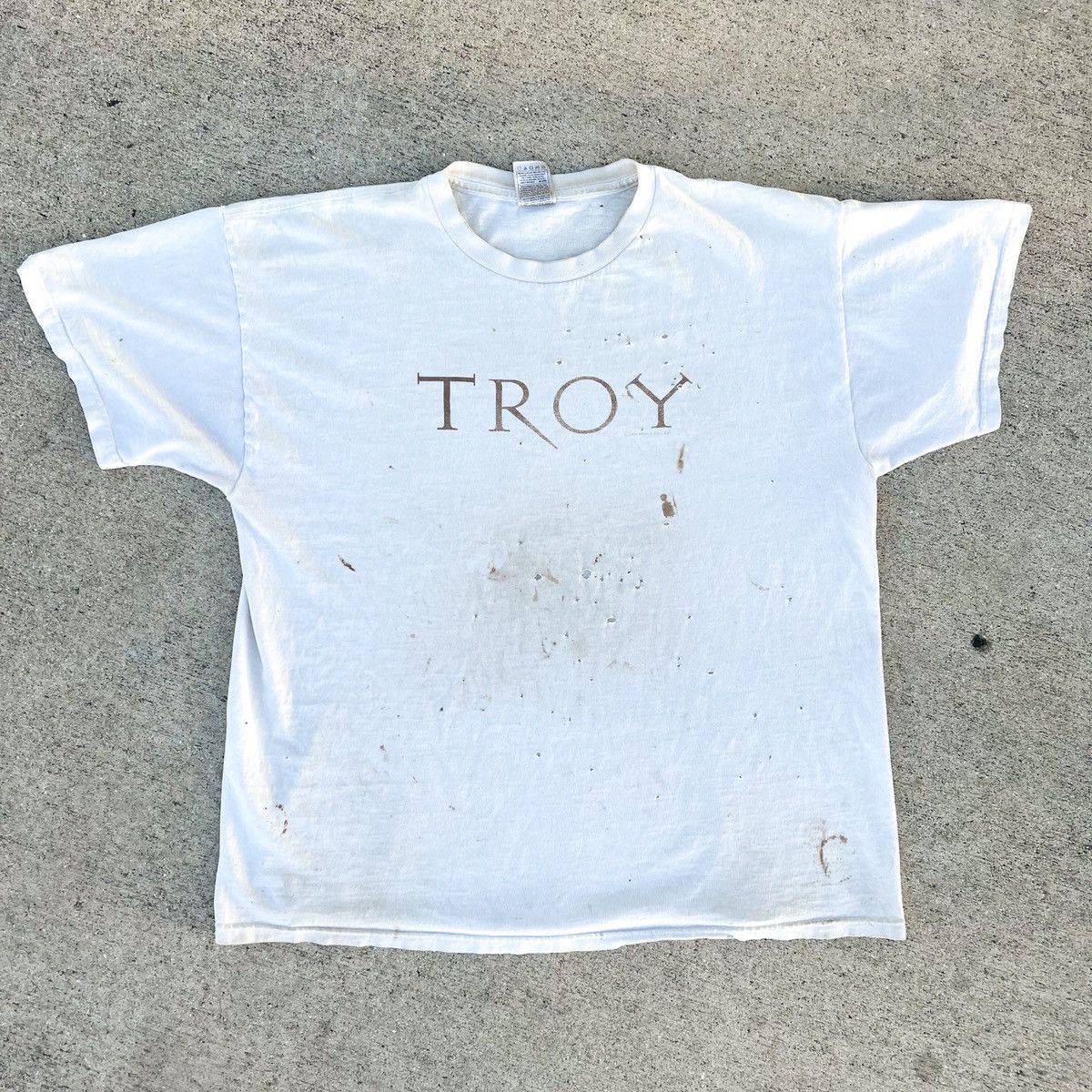 Vintage Vintage TROY Movie Brad Pitt Trashed Tee Size US XL / EU 56 / 4 - 1 Thumbnail