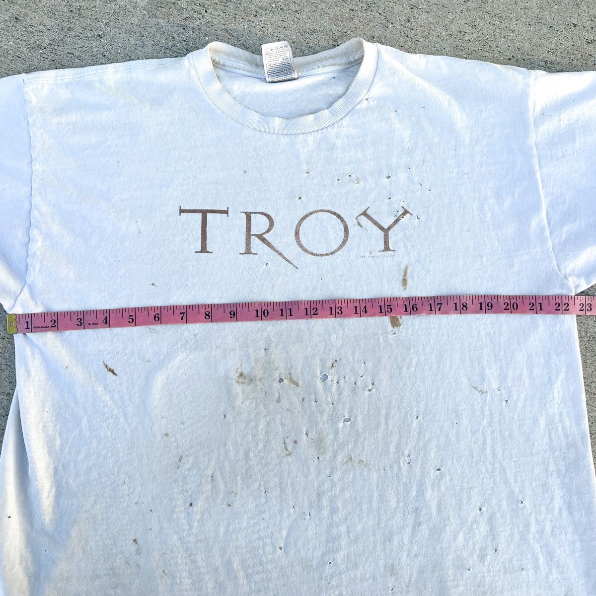 Vintage Vintage TROY Movie Brad Pitt Trashed Tee Size US XL / EU 56 / 4 - 7 Thumbnail