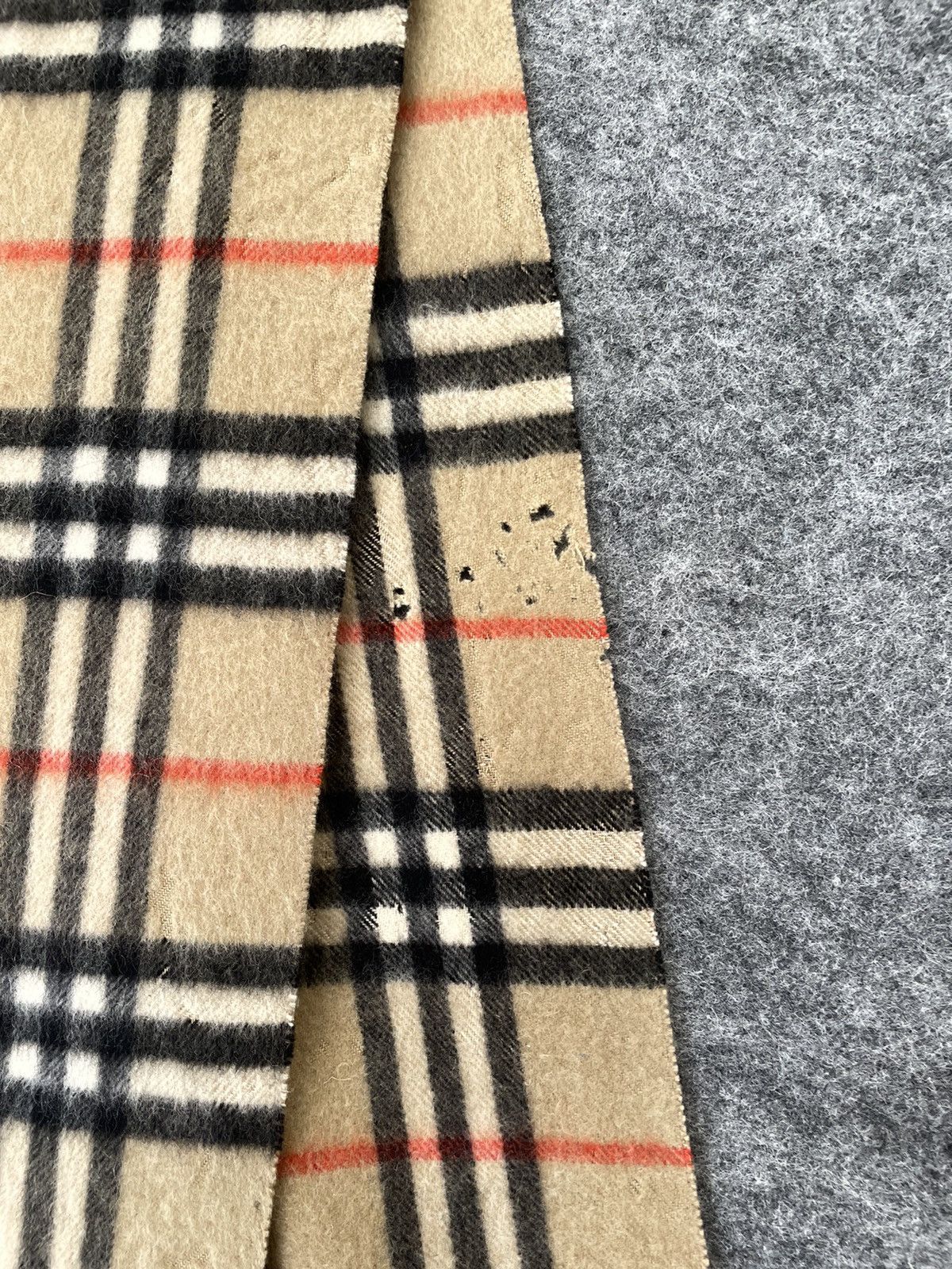 Burberry BURBERRY’S PURE CASHMERE MUFFLER Size ONE SIZE - 5 Thumbnail
