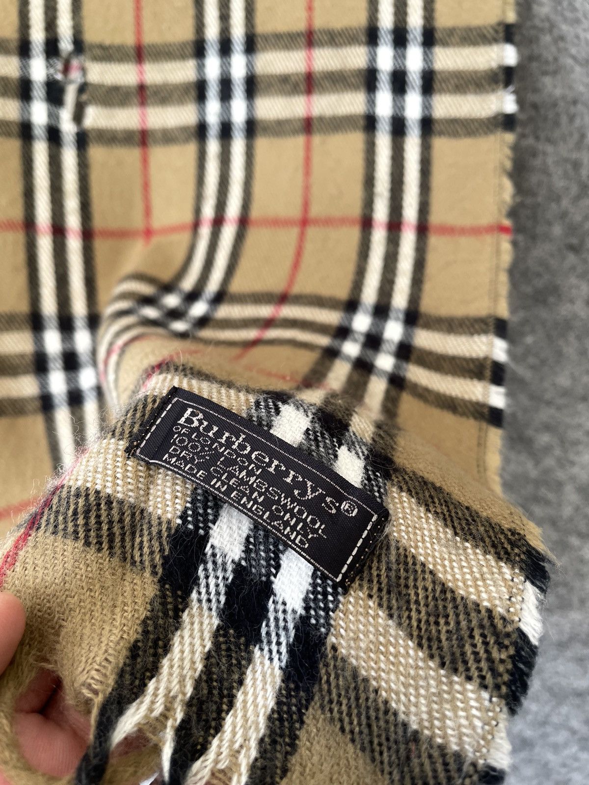Burberry BURBERRY’S LAMBSWOOL MADE IN ENGLAND Size ONE SIZE - 2 Thumbnail