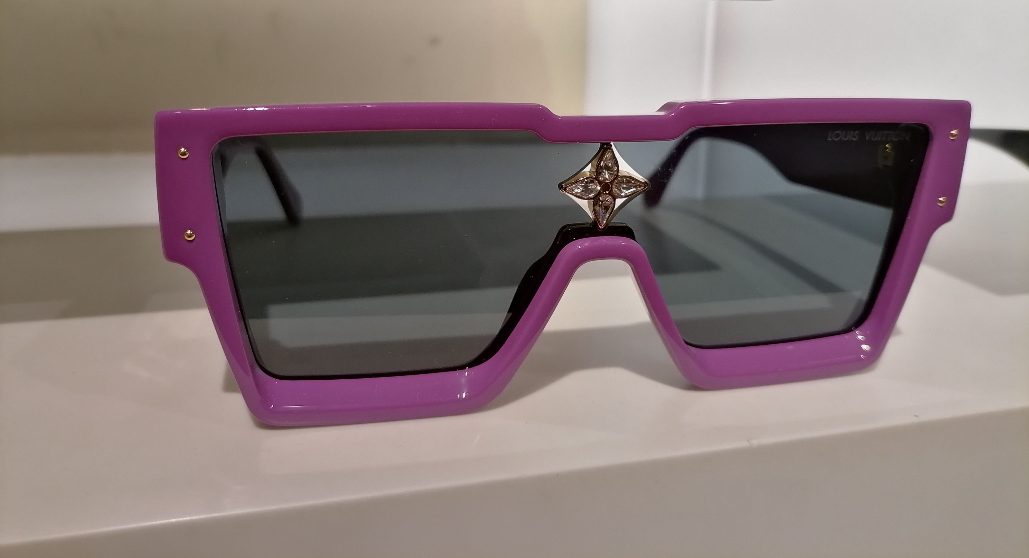 Louis Vuitton × Virgil Abloh RARE LOUIS VUITTON CYCLONE SUNGLASSES 2022 Size ONE SIZE - 2 Thumbnail