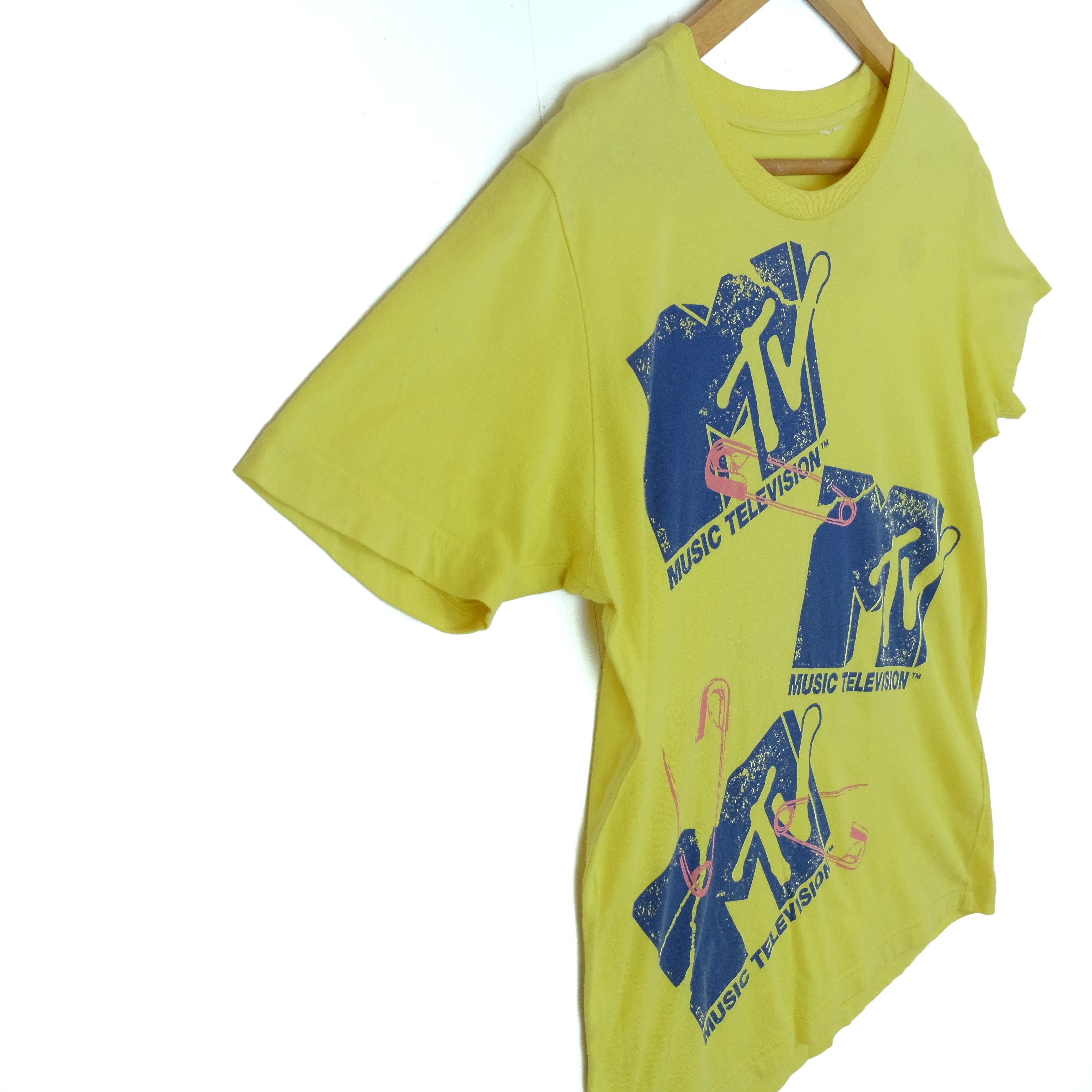 Mtv UNIQLO x MTV Big Logo T Shirt Size US L / EU 52-54 / 3 - 4 Thumbnail