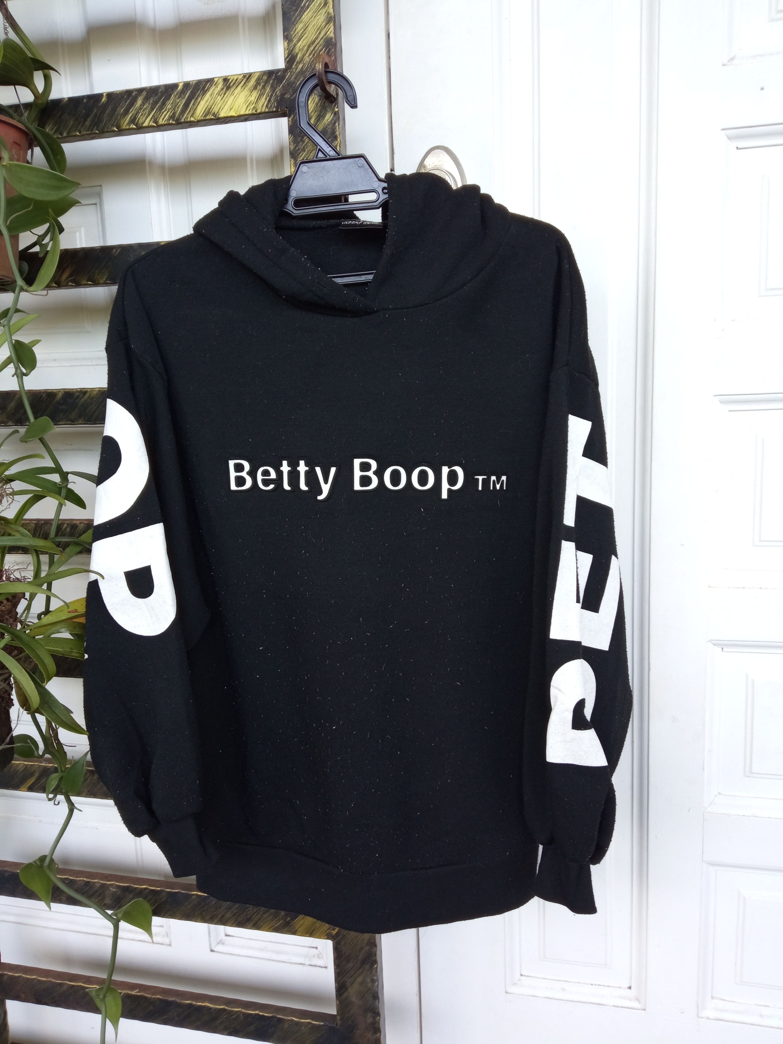 STRANGE MATTER Betty Boops Big SpellOut Sweatshirt Size US L / EU 52-54 / 3 - 3 Thumbnail