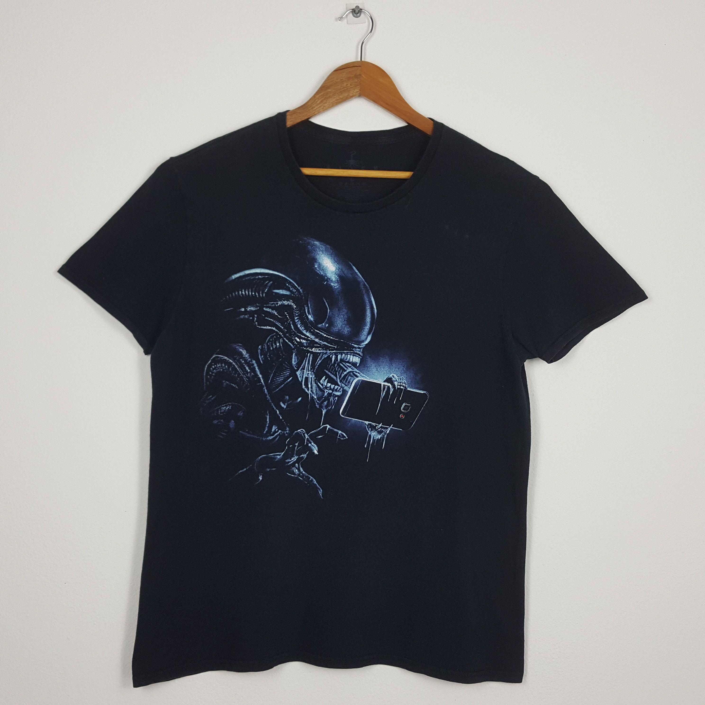 Vintage Vintage Alien X iPhone Parody Horror Movie T-shirt Size US L / EU 52-54 / 3 - 1 Thumbnail