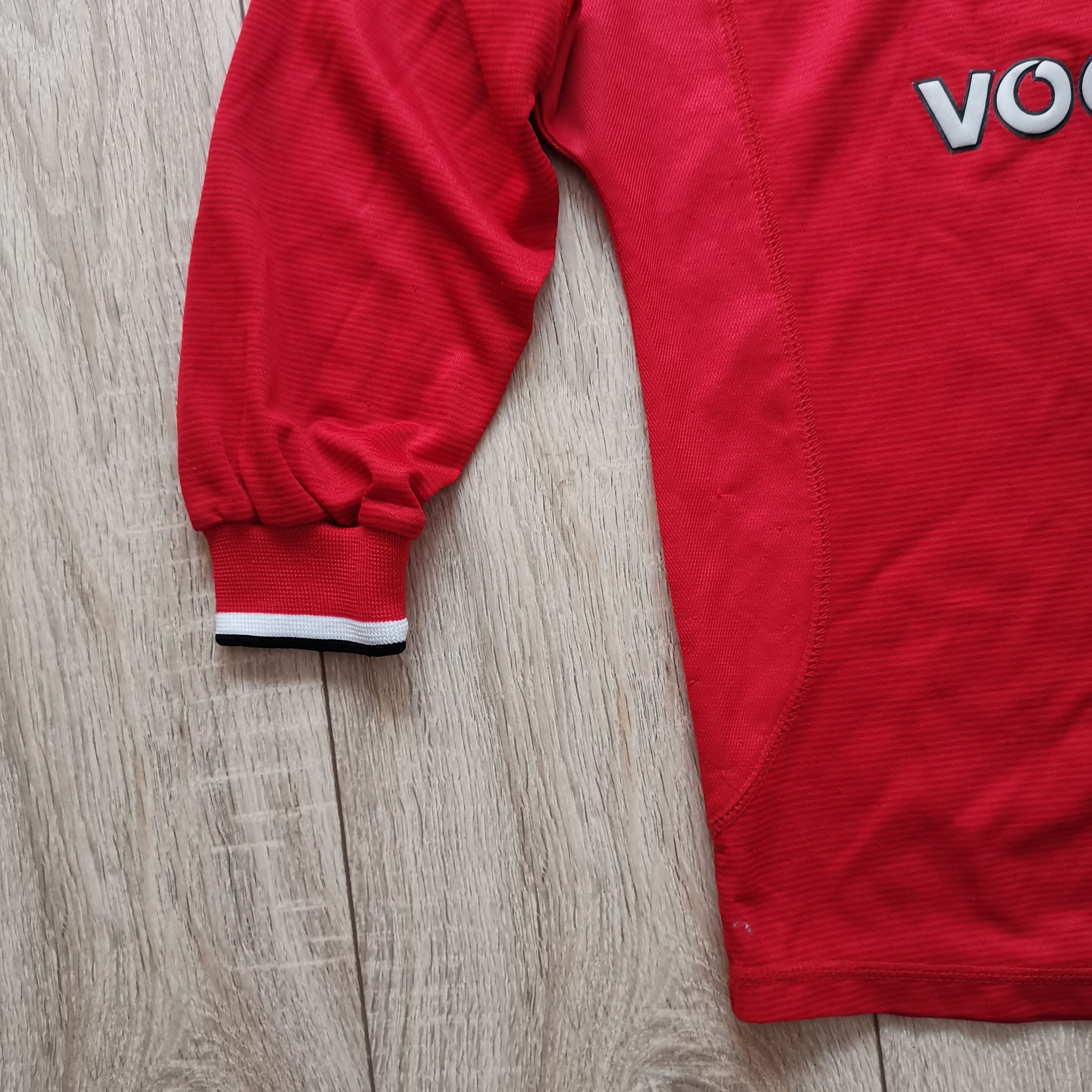 Umbro Umbro Manchester united 2000 2002 #11 Ryan Giggs longsleeve Size US XXS / EU 40 - 3 Thumbnail